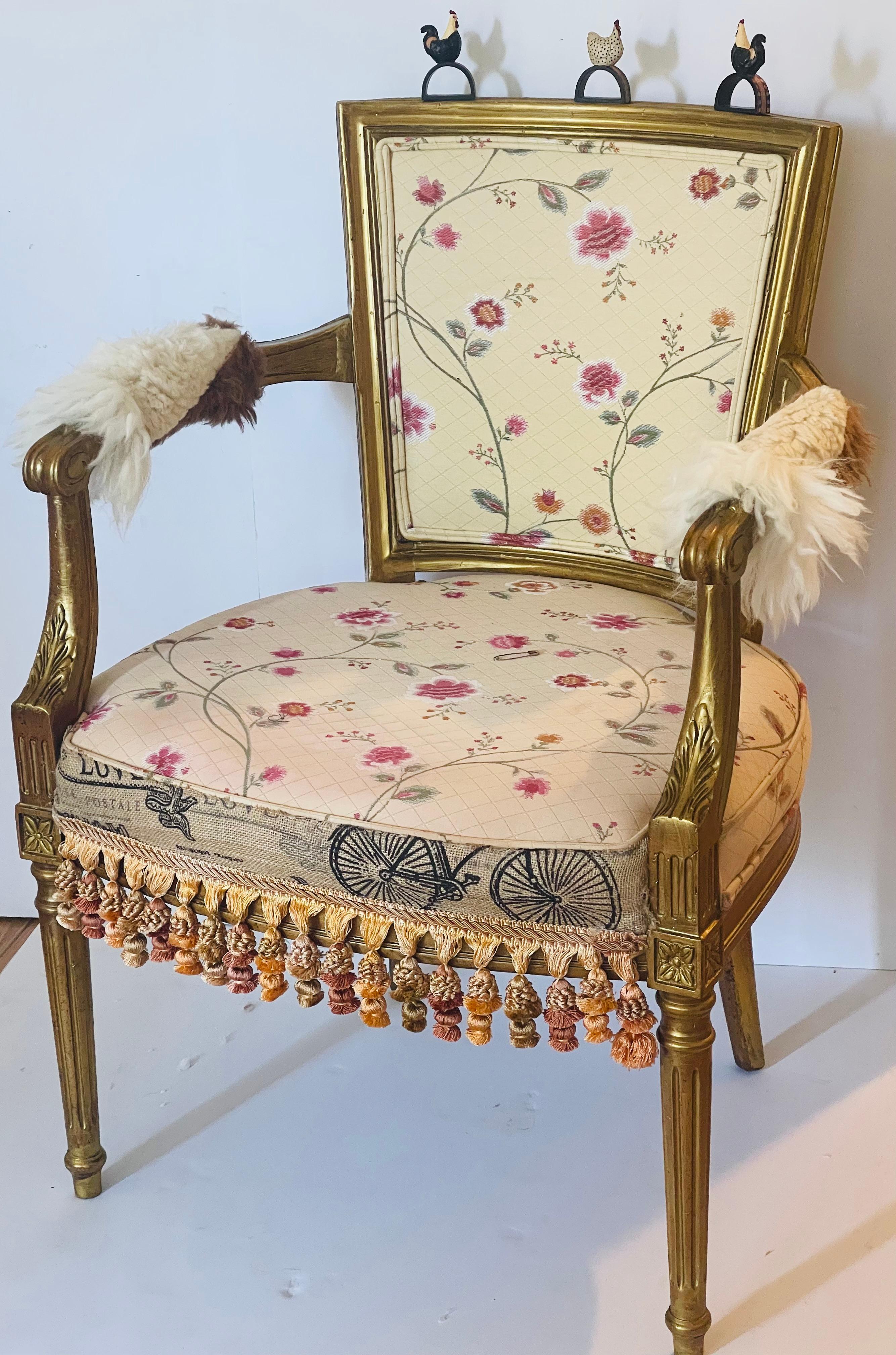 Vintage Gold Sessel verschönert (amerikanisch) im Angebot