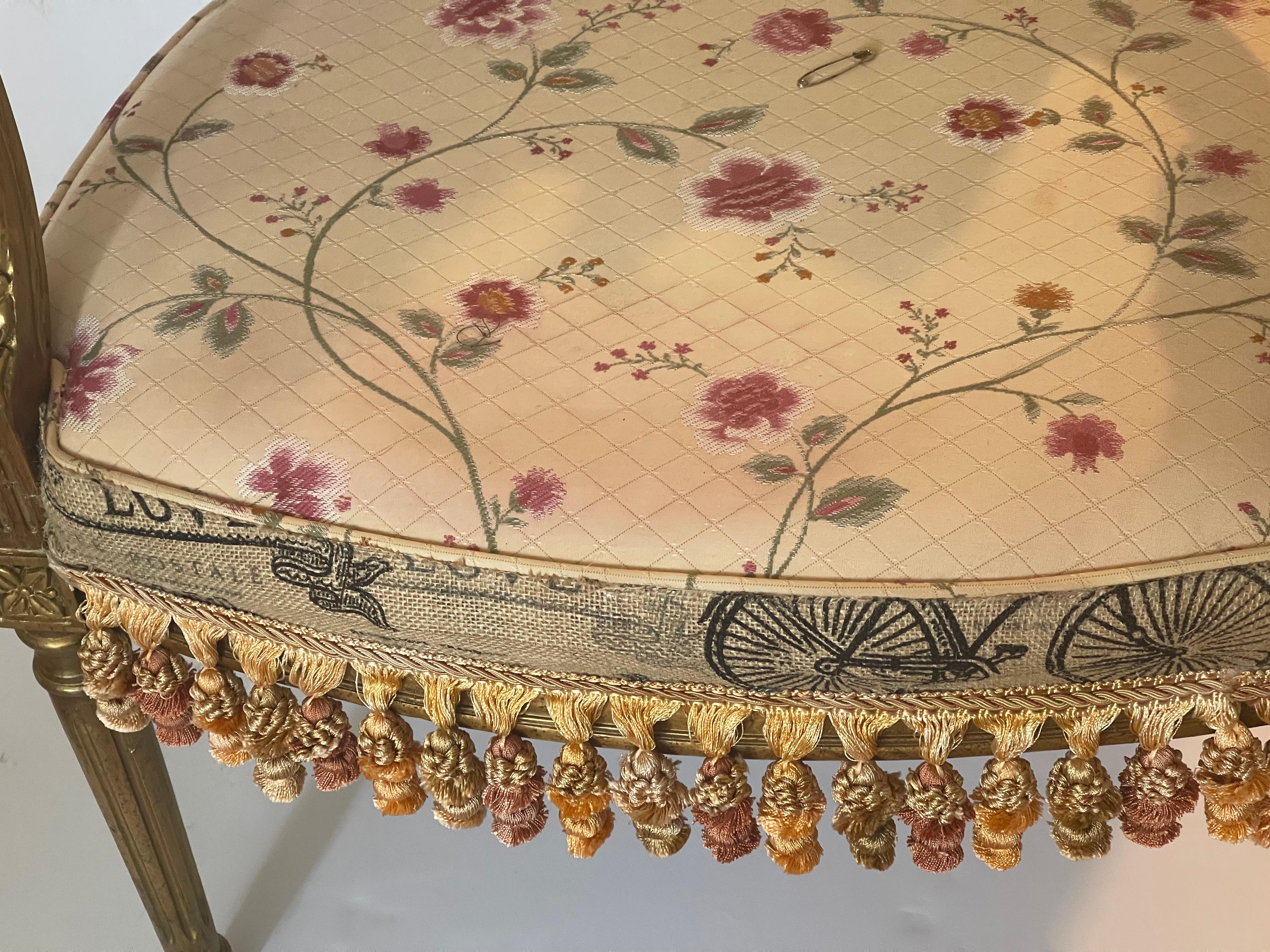 Vintage Gold Sessel verschönert im Angebot 1