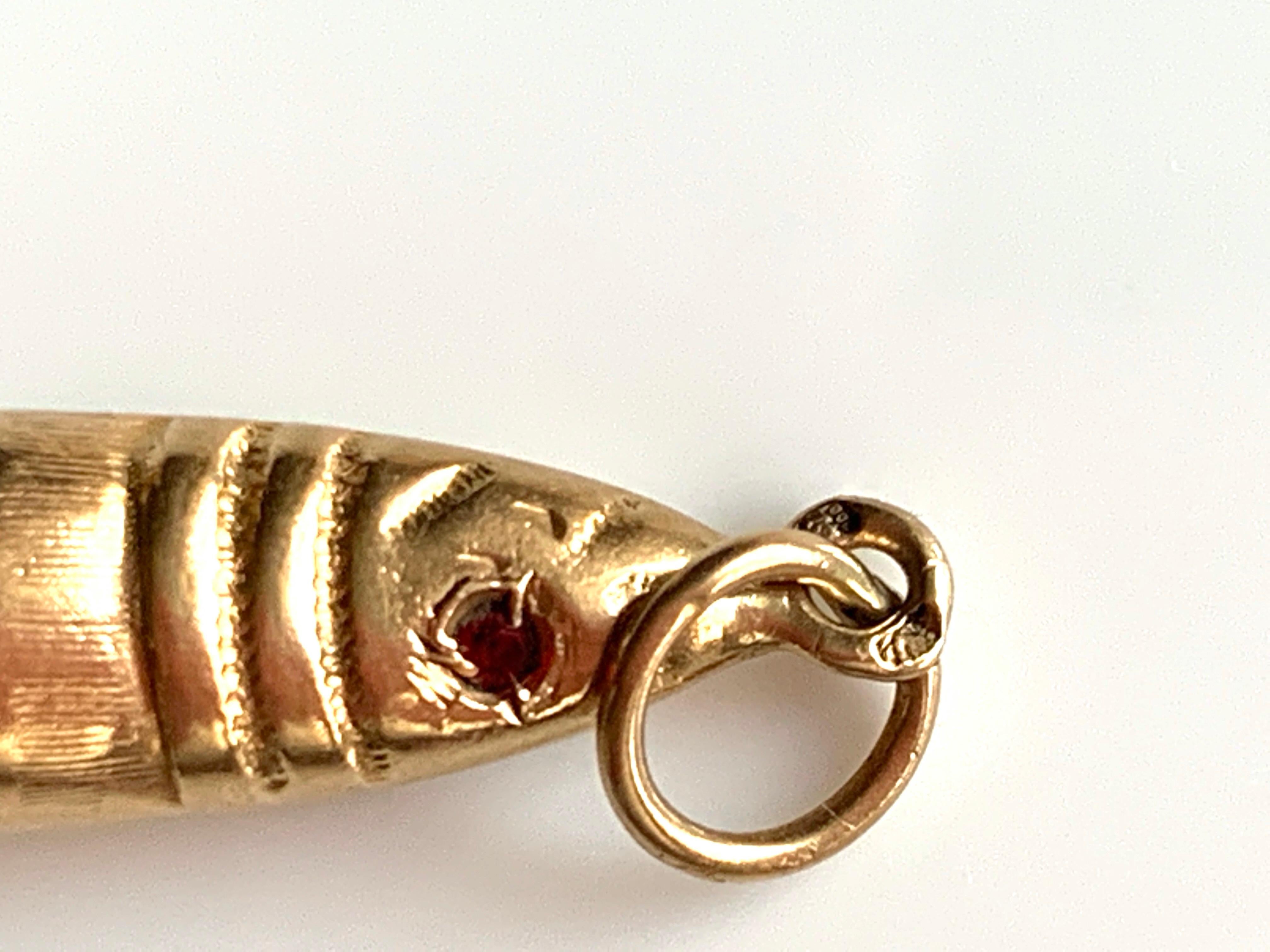 Vintage Gold Articulated Fish Pendant In Good Condition In London, GB