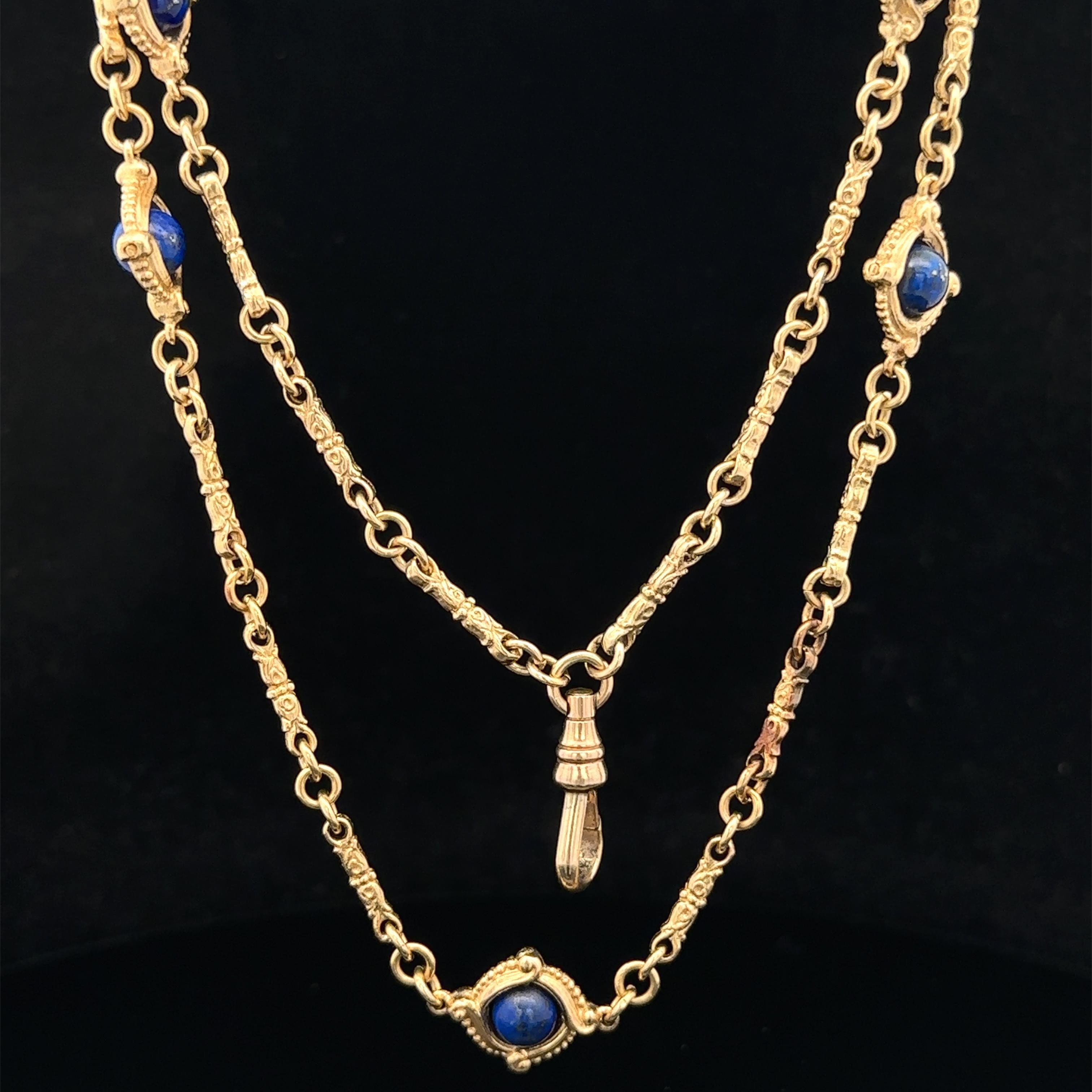 --Pierre(s) :...
(10) Lapis Lazuli véritable naturel - forme de bille - couleur bleue - 5.8mm chaque (approx.)

MATERIAL : Or jaune 14K massif
Poids : 45,36 grammes
Type : Collier à chaîne texturée avec stations de perles Lapis
Longueur : 33 pouces