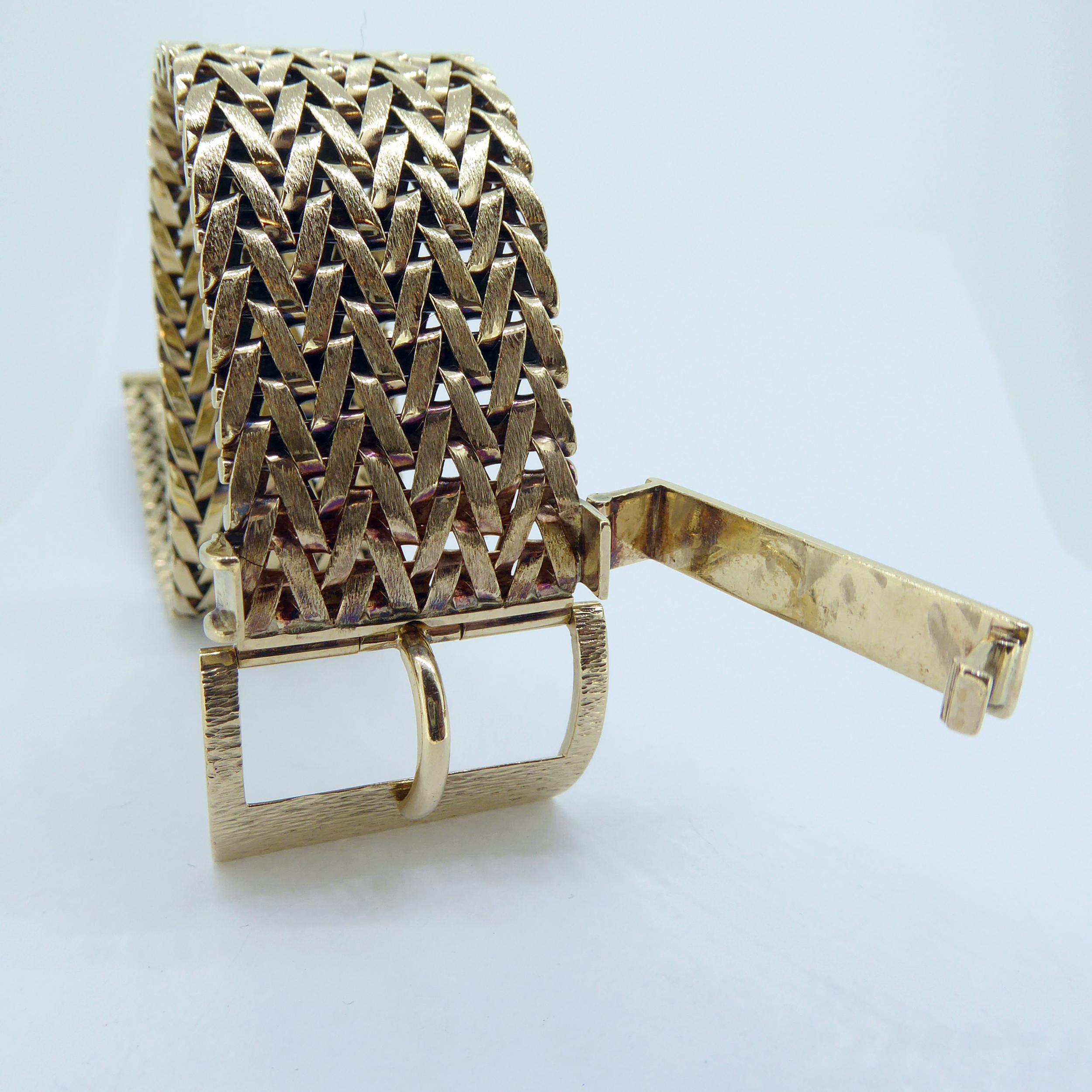A fabulous vintage gold bracelet comprised of a wide length of gold mesh crafted into the style of a belt and fastening with a buckle.  The bracelet measures approx. 1 inch wide and the fastened length is 6.75 inches.  The mesh part of the bracelet