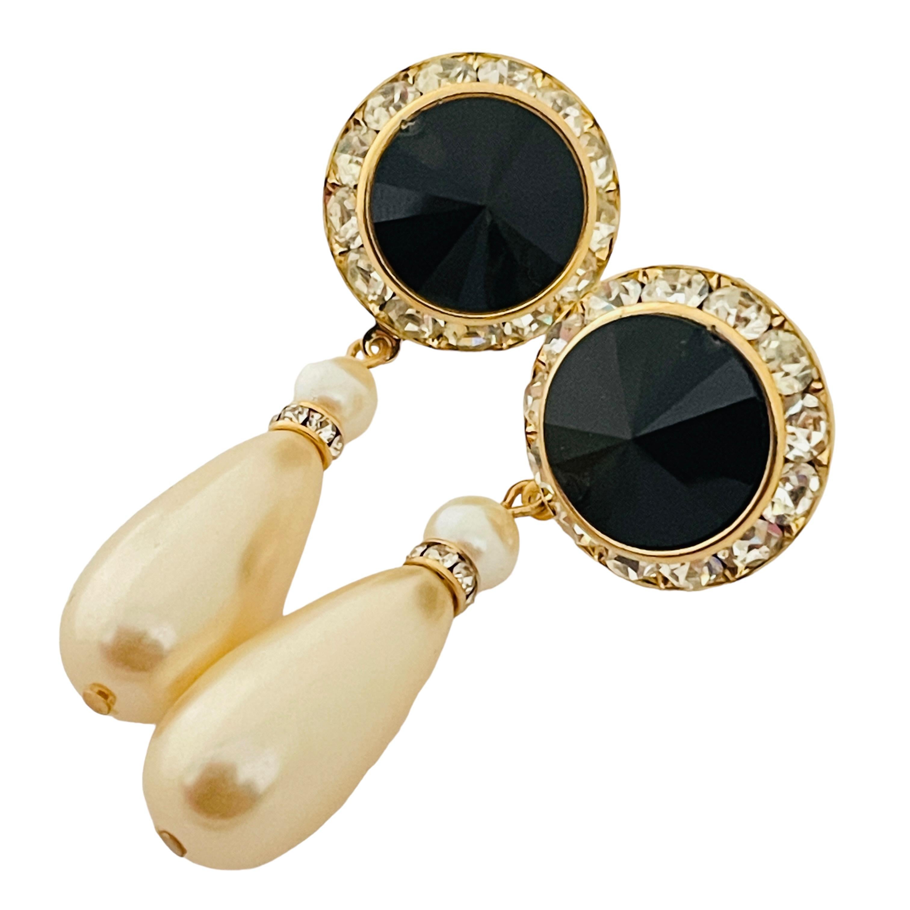 DETAILS

• unsigned

• gold tone with glass,  rhinestones and faux pearls

• vintage designer earrings

MEASUREMENTS  

• 

CONDITION

•  very good vintage condition with minimal signs of wear 

 Sku 46

❤️❤️  VINTAGE DESIGNER JEWELRY ❤️❤️

❤️❤️ 