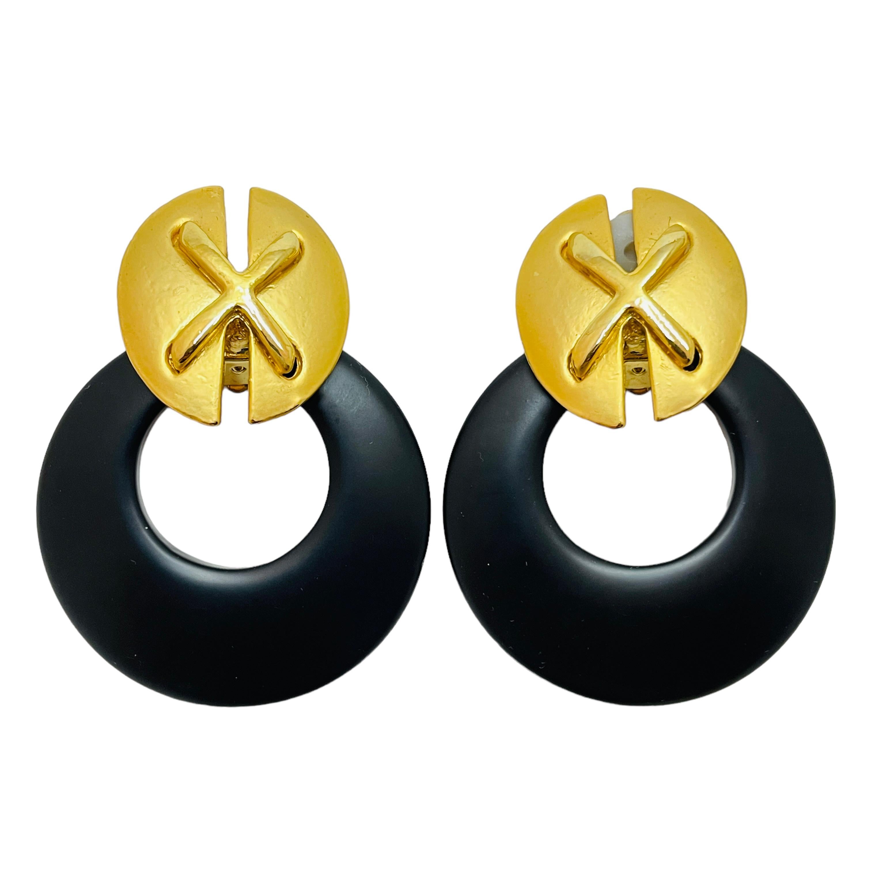 Women's or Men's Vintage gold black door knocker clip on earrings For Sale