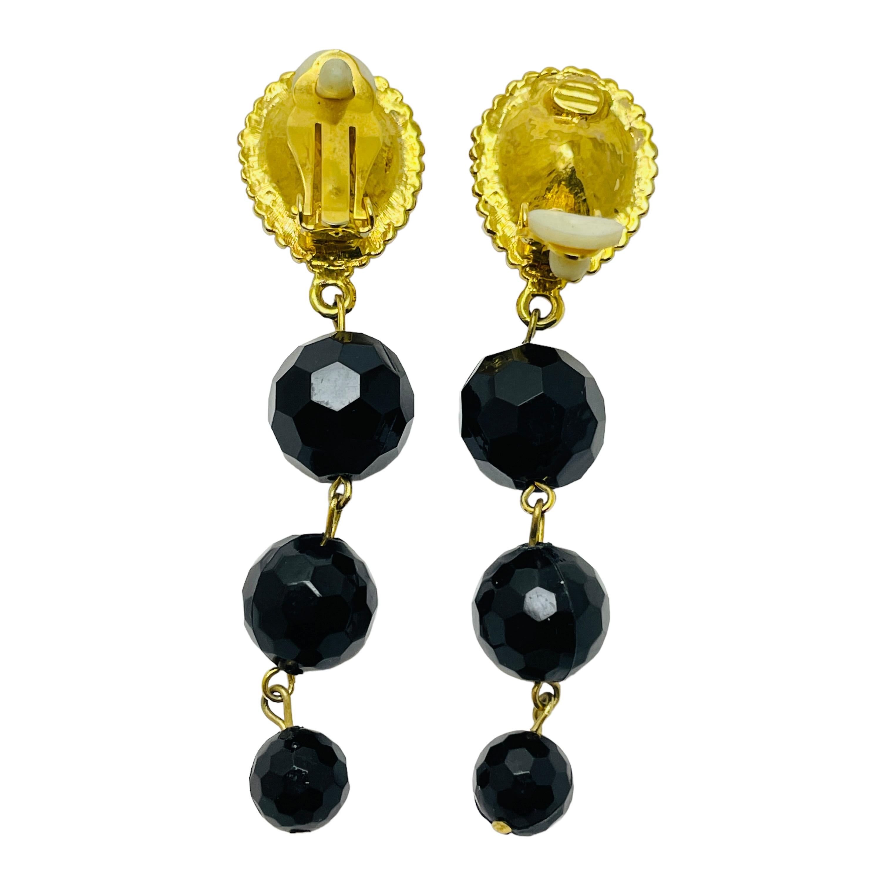 Vintage gold black glass dangle designer runway clip on earrings In Good Condition For Sale In Palos Hills, IL