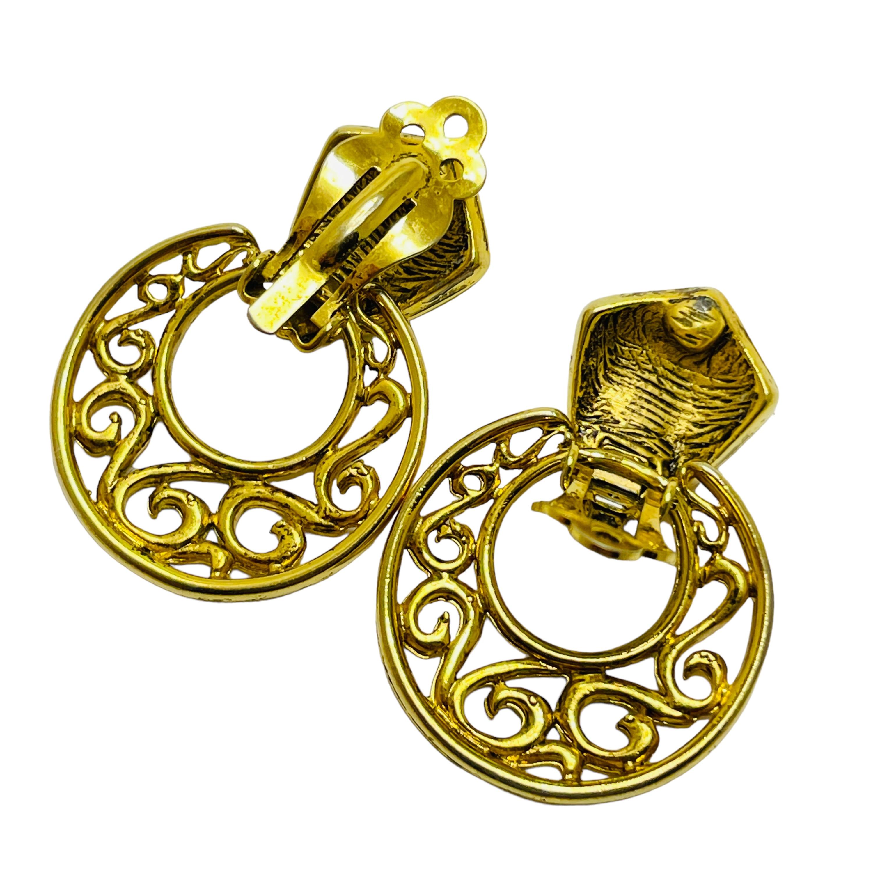 Vintage gold blue cab door knocker designer clip on earrings In Good Condition For Sale In Palos Hills, IL