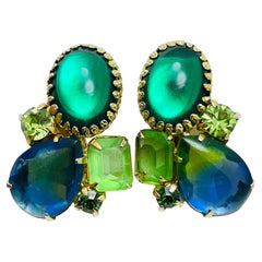 Boucles d'oreilles à clip vintage en verre bleu vert et or de designer