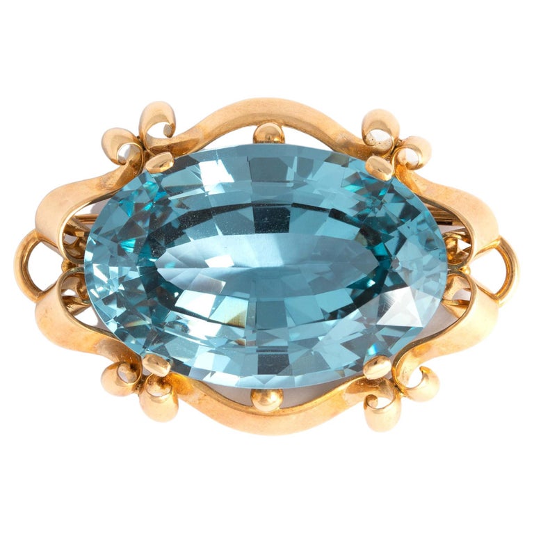 Vintage Gold Brooch For Sale at 1stDibs