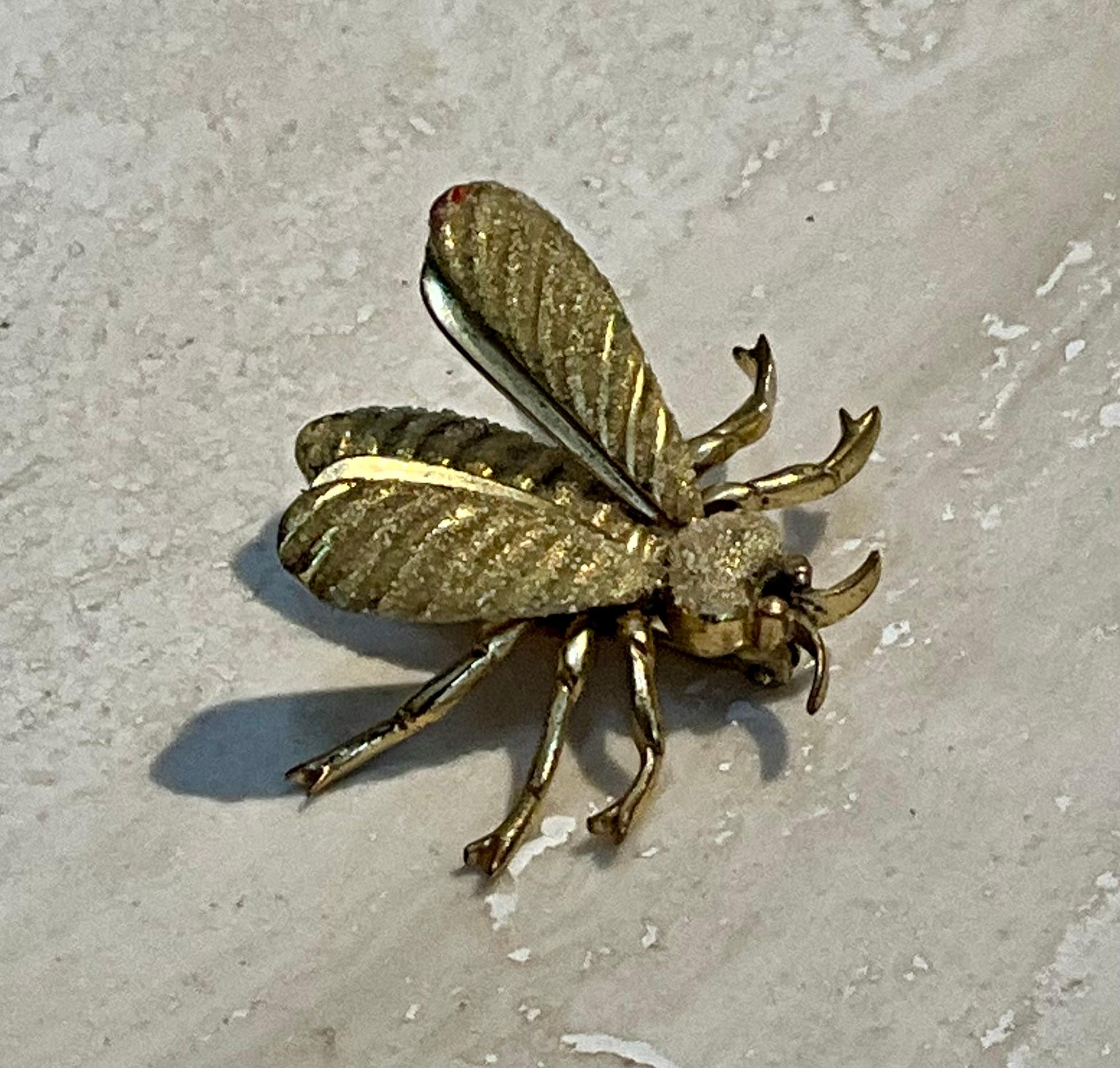 Add a touch of whimsical elegance to your collection with this Vintage Gold Bumblebee Brooch. This intricately designed brooch features a charming bumblebee motif, beautifully crafted in gold with delicate detailing that brings the insect to life.