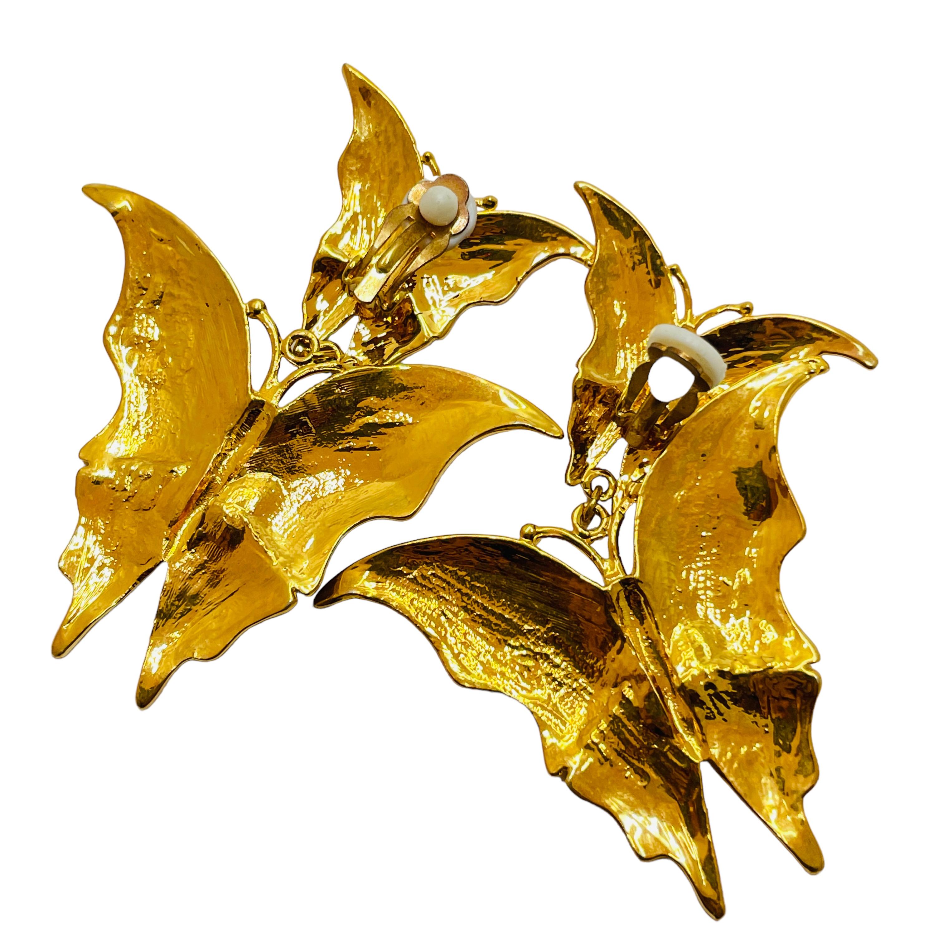 Vintage gold butterfly clip on designer earrings In Excellent Condition For Sale In Palos Hills, IL