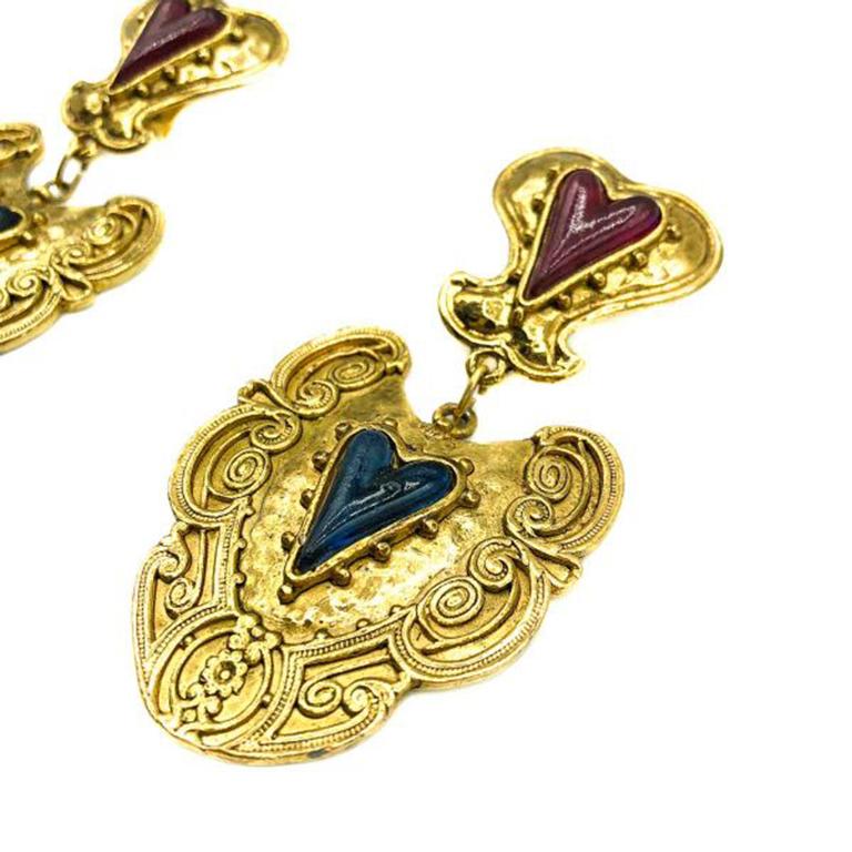 Vintage Heart Drop Earrings. Crafted in gold plated metal, set with elongated resin hearts in dramatic shades of deep red and blue. In very good condiiton, 8cms. A stunning statement earring with fabulous detailing, a hint of romance Should you