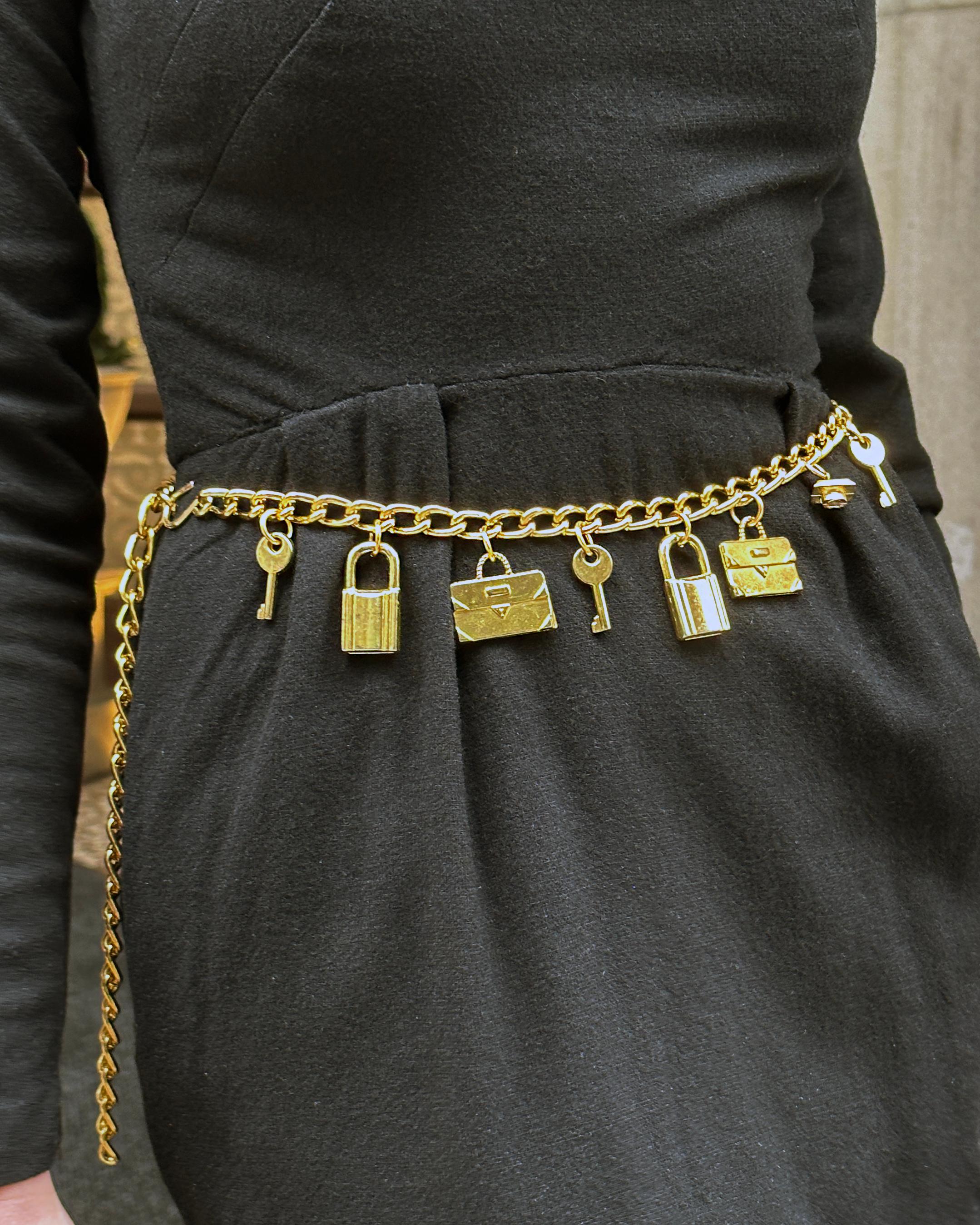 Vintage Gold Chain Belt with Charms, in the style of Chanel In Good Condition In New York, NY