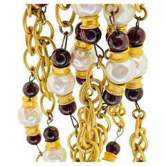 Collier vintage en chaîne dorée, perles en verre, perles de créateur.