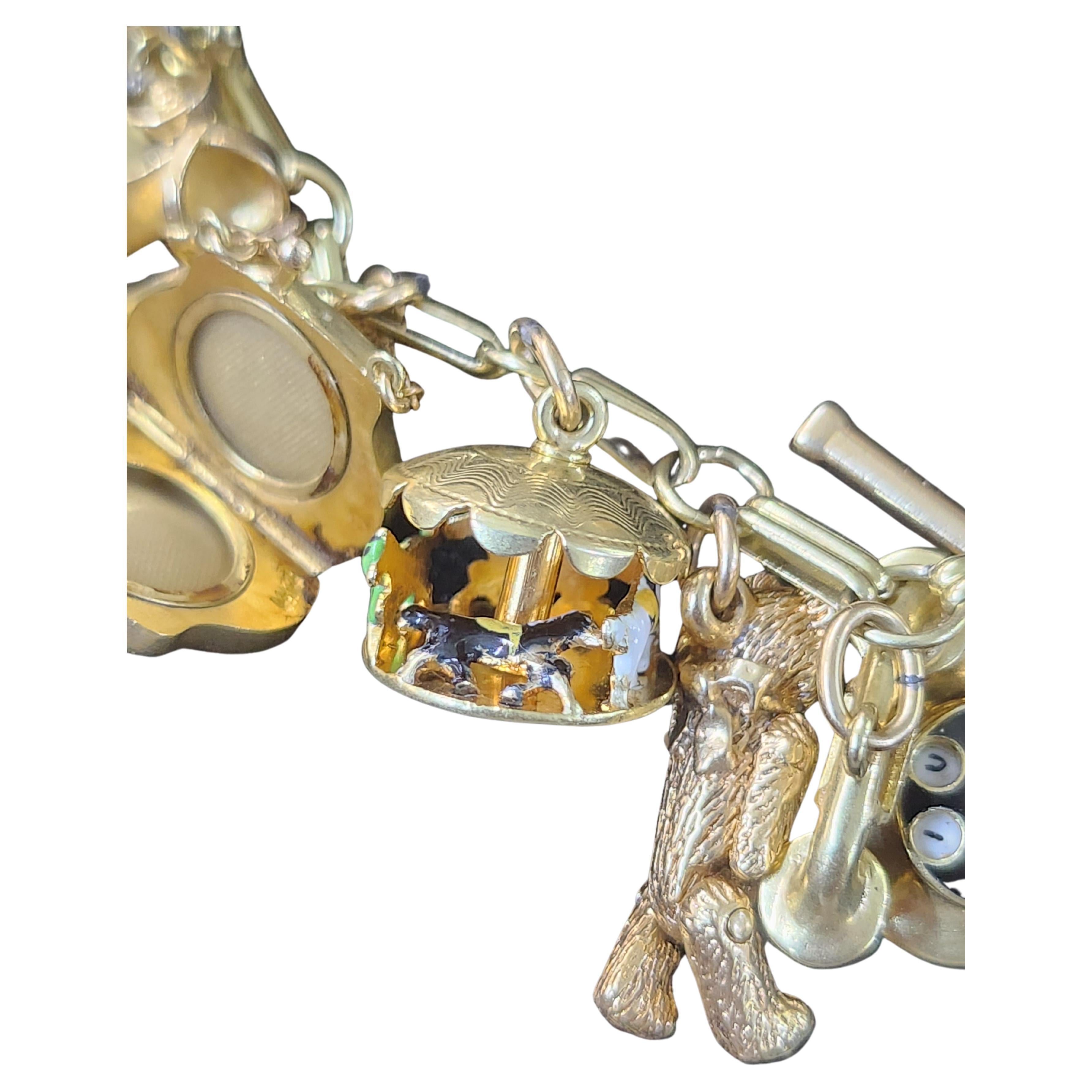 Bracelet à breloques vintage en or Pour femmes en vente
