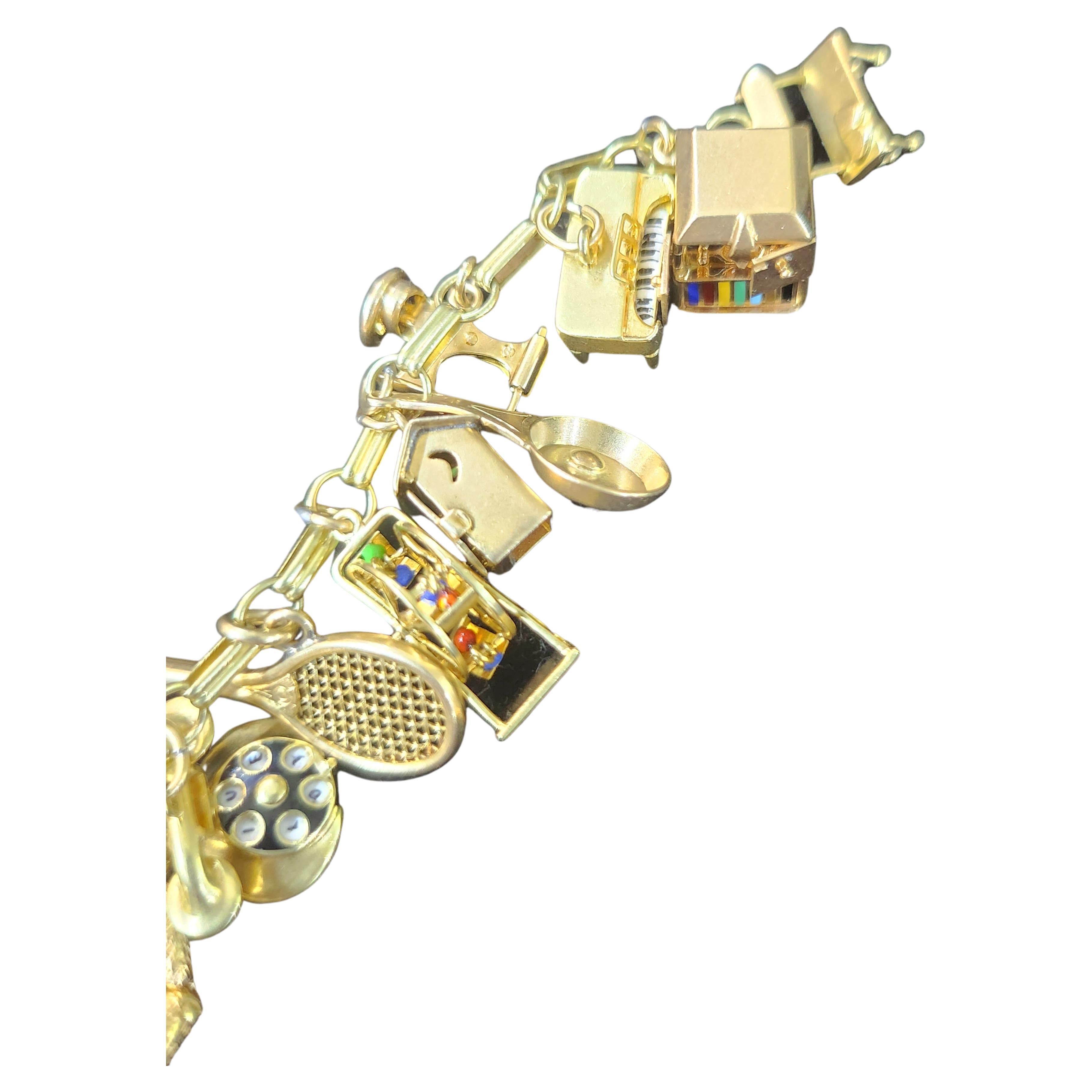 Gold-Charm-Armband im Angebot 4