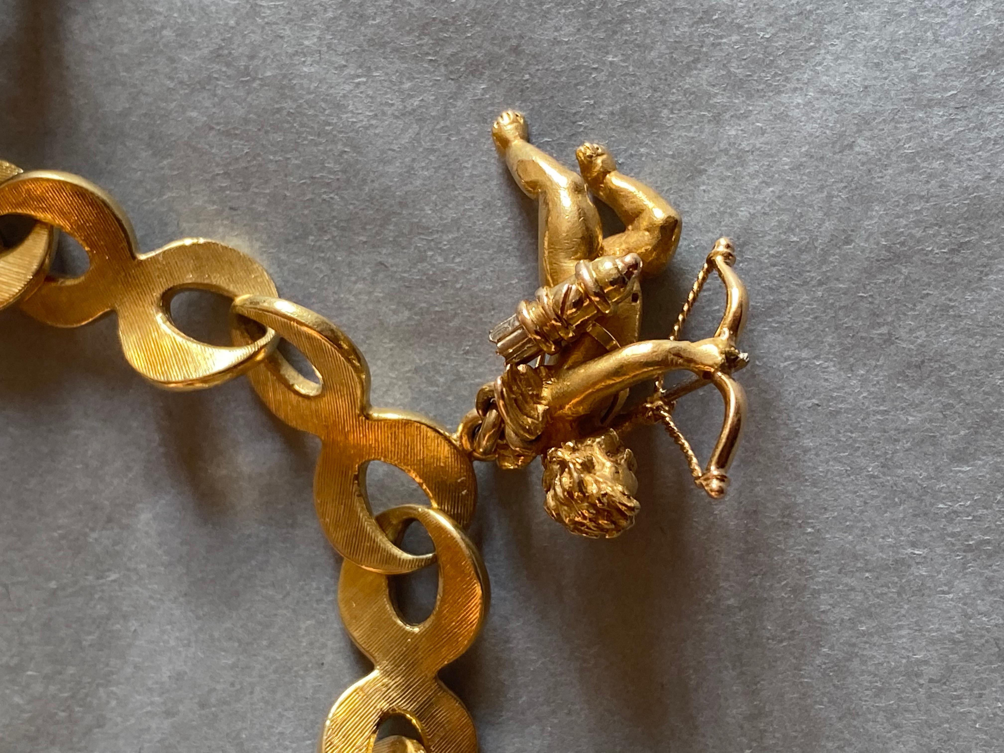 Vintage Gold Charms Bracelet  In Good Condition For Sale In Saint-Ouen, FR