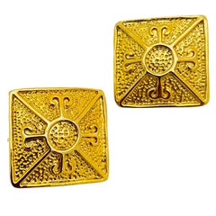 Pendientes de oro vintage con clip de diseño de pasarela