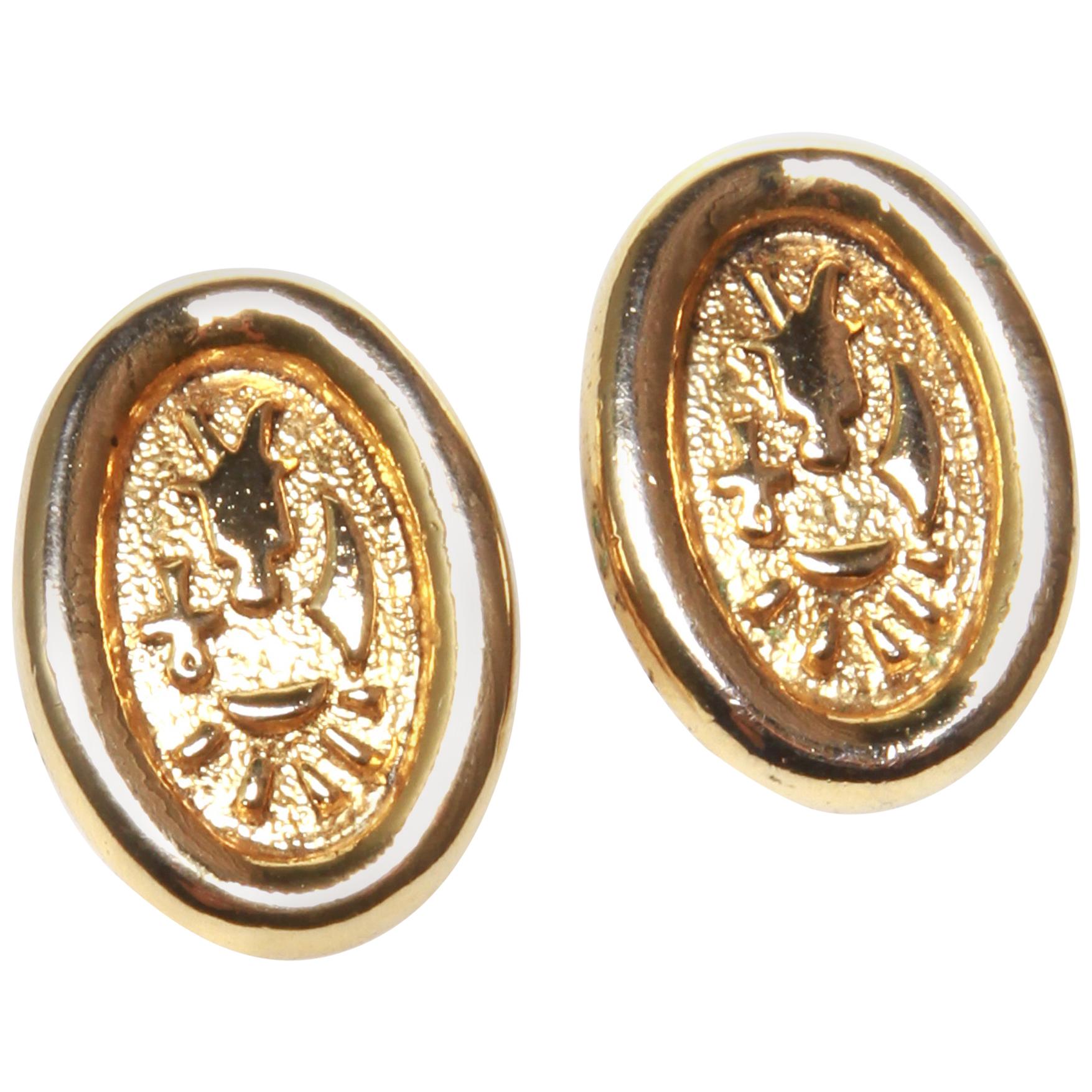 Vintage gold clip on earrings For Sale
