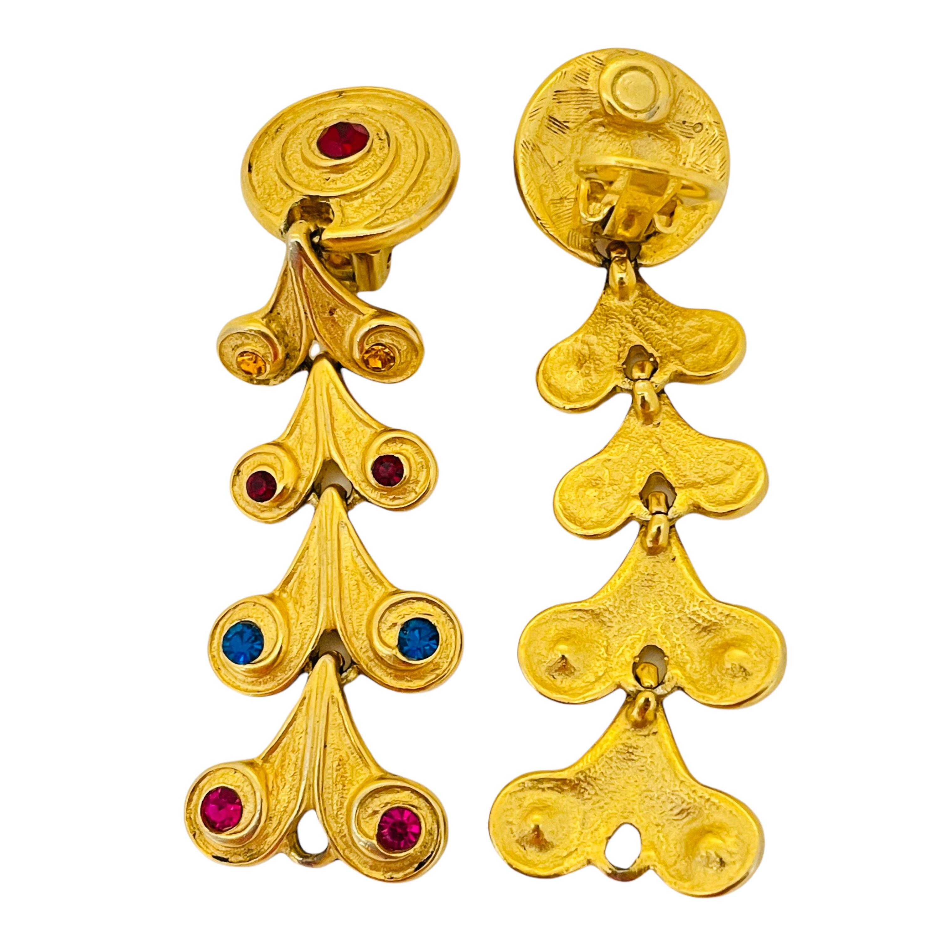 Goldfarbene Designer Laufsteg-Ohrclips mit bunten Strasssteinen im Zustand „Gut“ im Angebot in Palos Hills, IL
