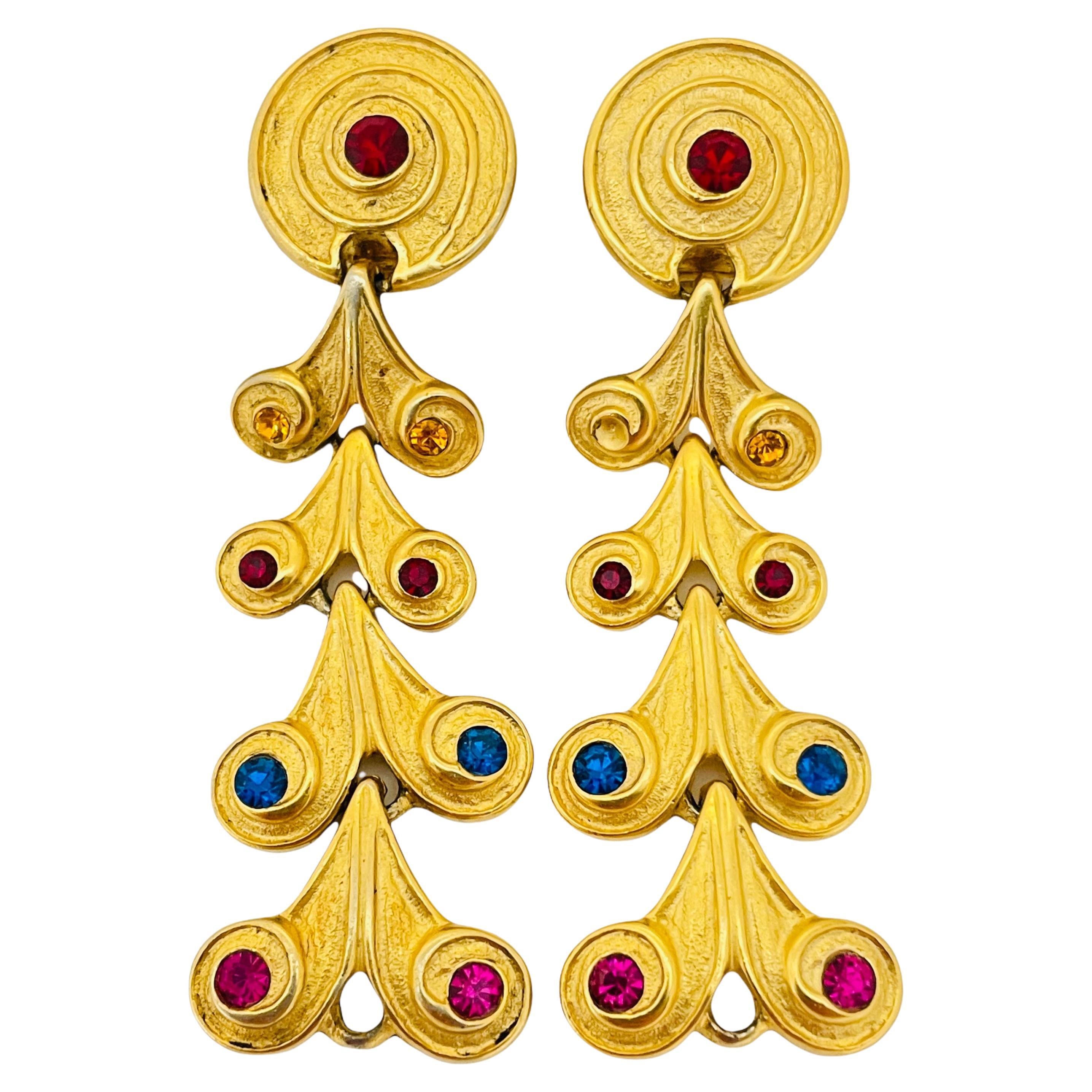 Goldfarbene Designer Laufsteg-Ohrclips mit bunten Strasssteinen