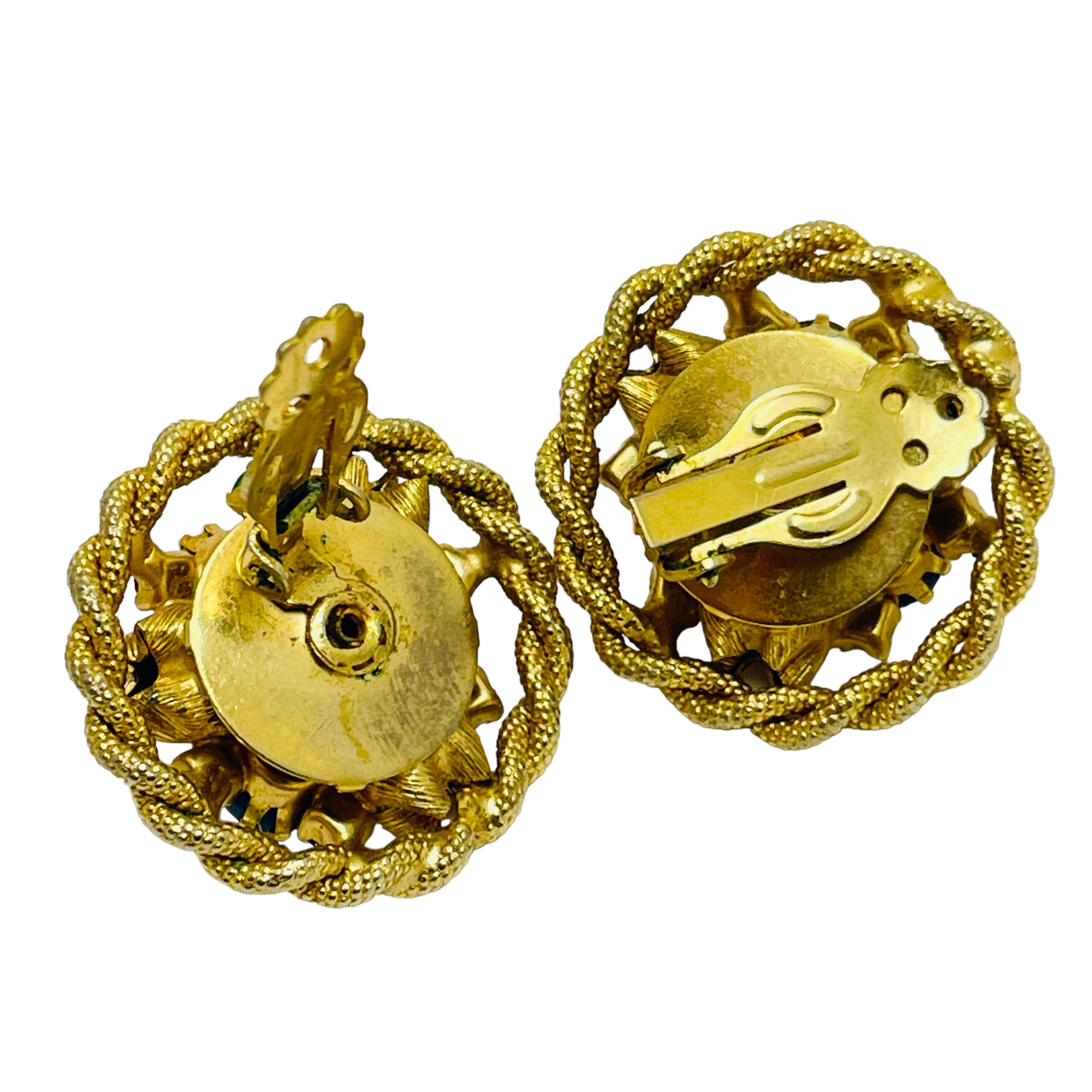 Vintage Gold bunte Strasssteine Designer Clip auf Ohrringe im Zustand „Gut“ im Angebot in Palos Hills, IL