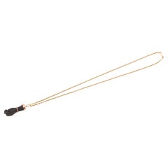 Pendentif vintage en or, corail et fibre de lave noire