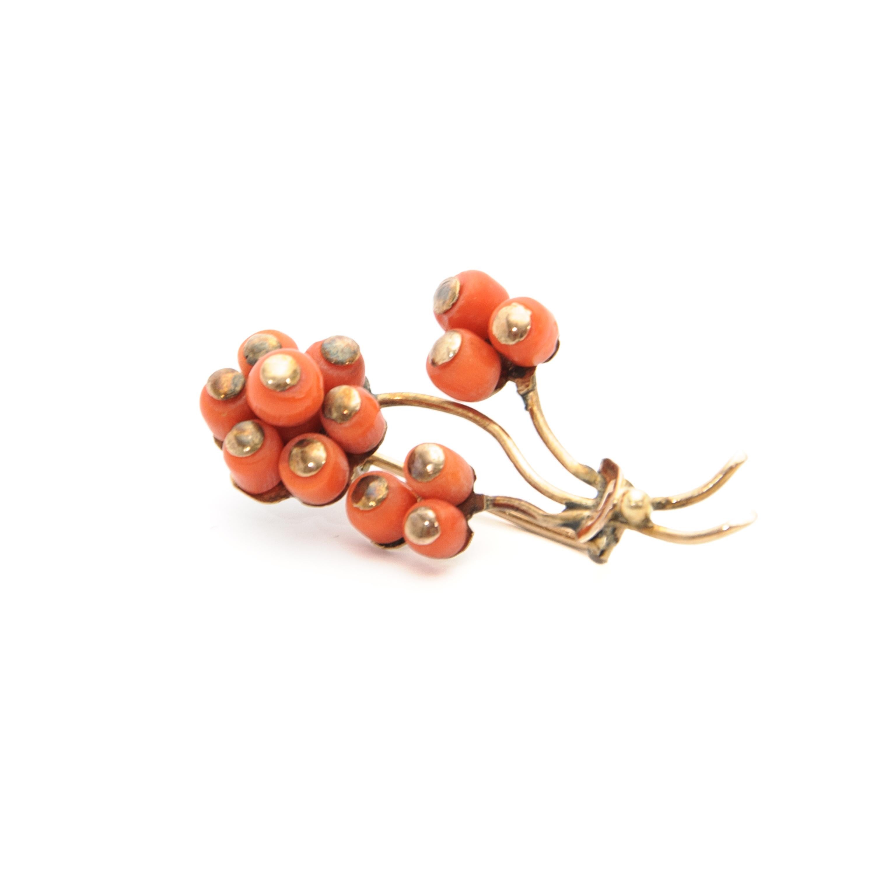 Vintage Coral Beads and Gold Branch Brooch In Good Condition In Rotterdam, NL