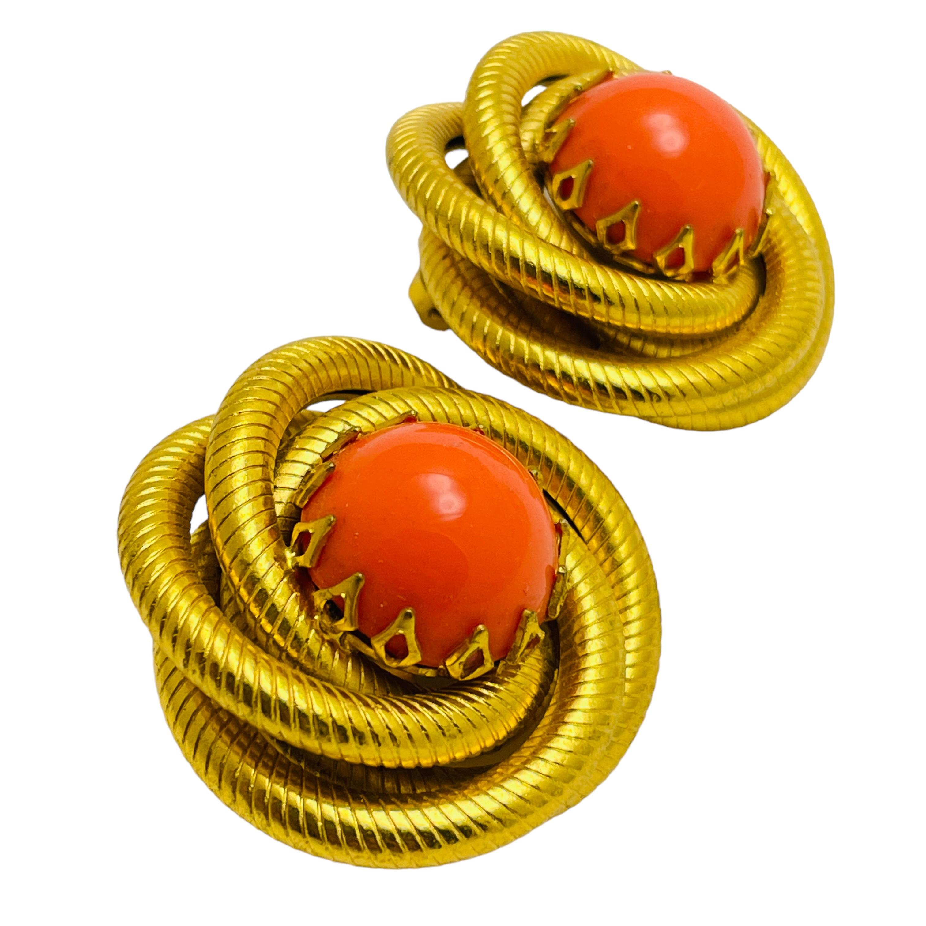 DETAILS

• unsigned    

• gold tone with faux coral

• vintage designer earrings

MEASUREMENTS  

• 

CONDITION

•  very good vintage condition with minimal signs of wear 

 Sku 43

❤️❤️  VINTAGE DESIGNER JEWELRY ❤️❤️

❤️❤️  ALEXANDER’S BOUTIQUE 