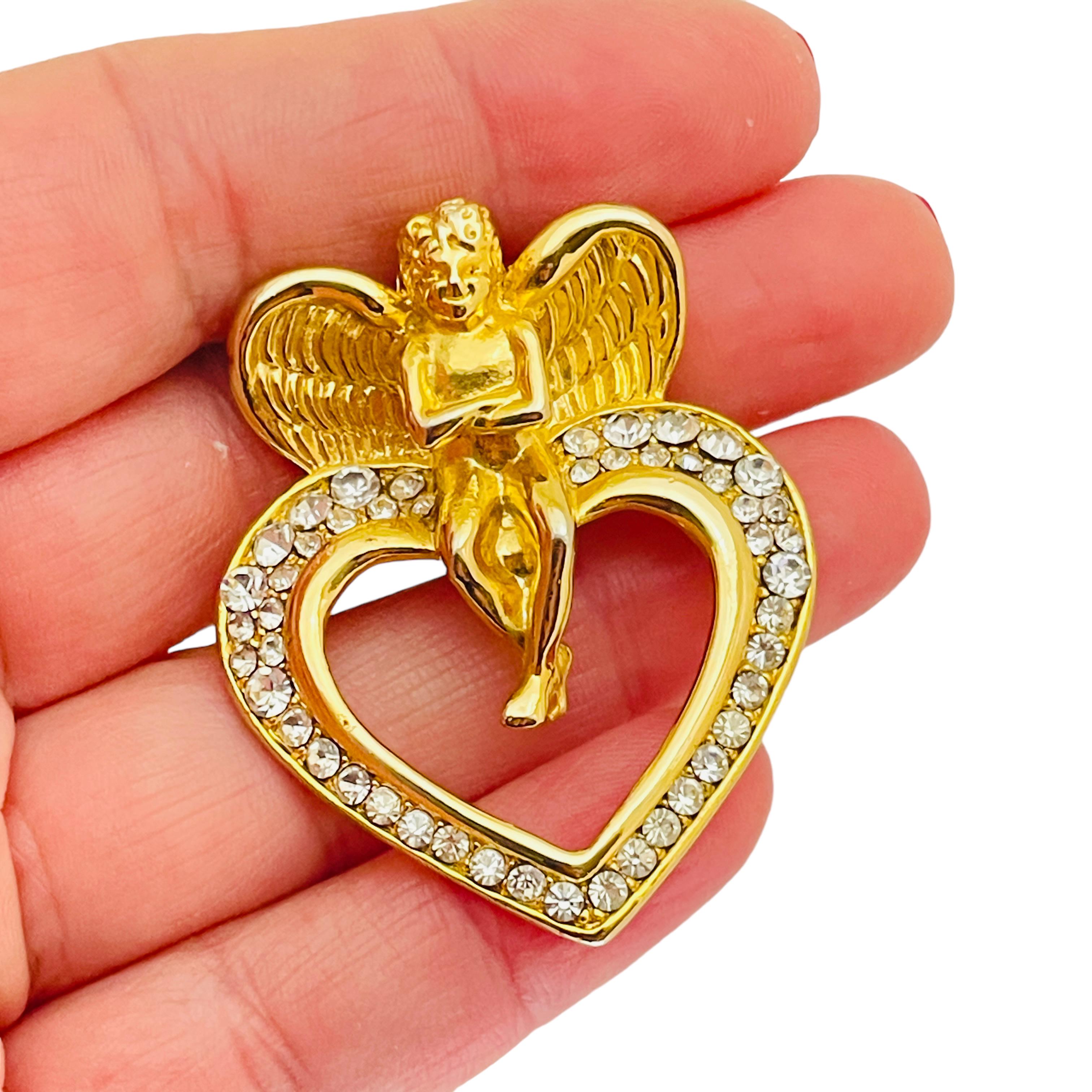 Vintage gold crystal angel heart designer brooch  In Excellent Condition For Sale In Palos Hills, IL