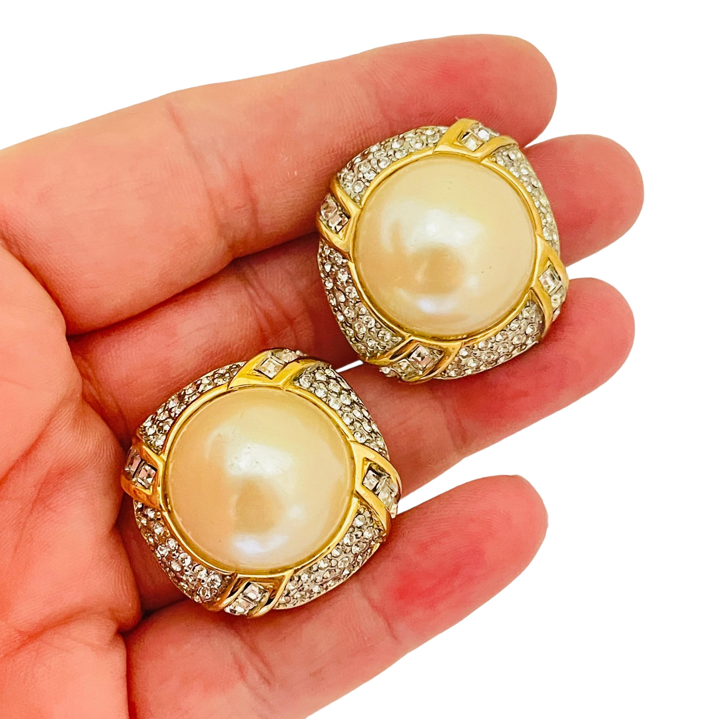 Donna Orecchini a clip d'epoca con perle e cristalli d'oro, di grande design, per la passerella in vendita