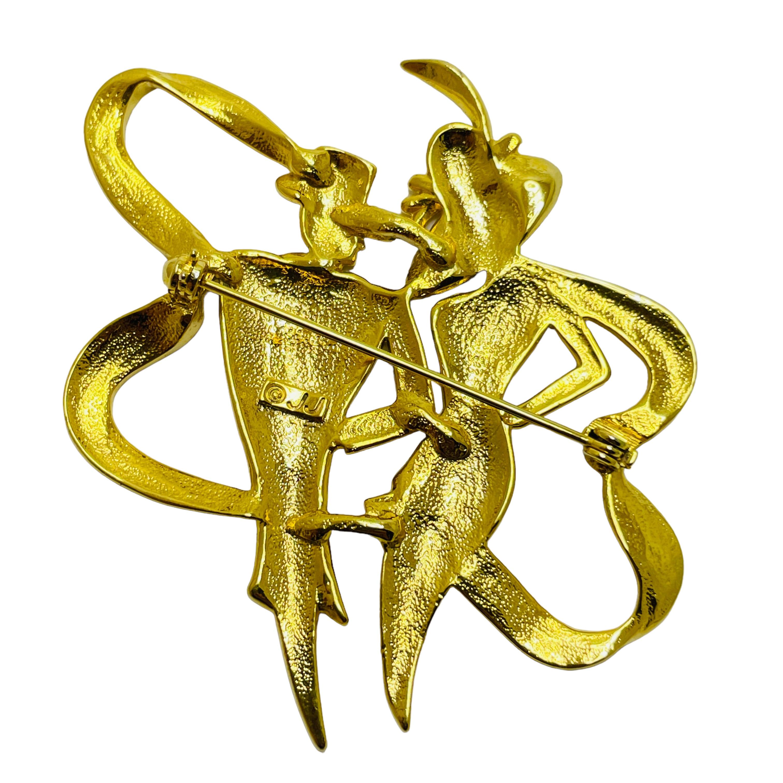 Vintage gold dancing couple designer brooch In Good Condition For Sale In Palos Hills, IL