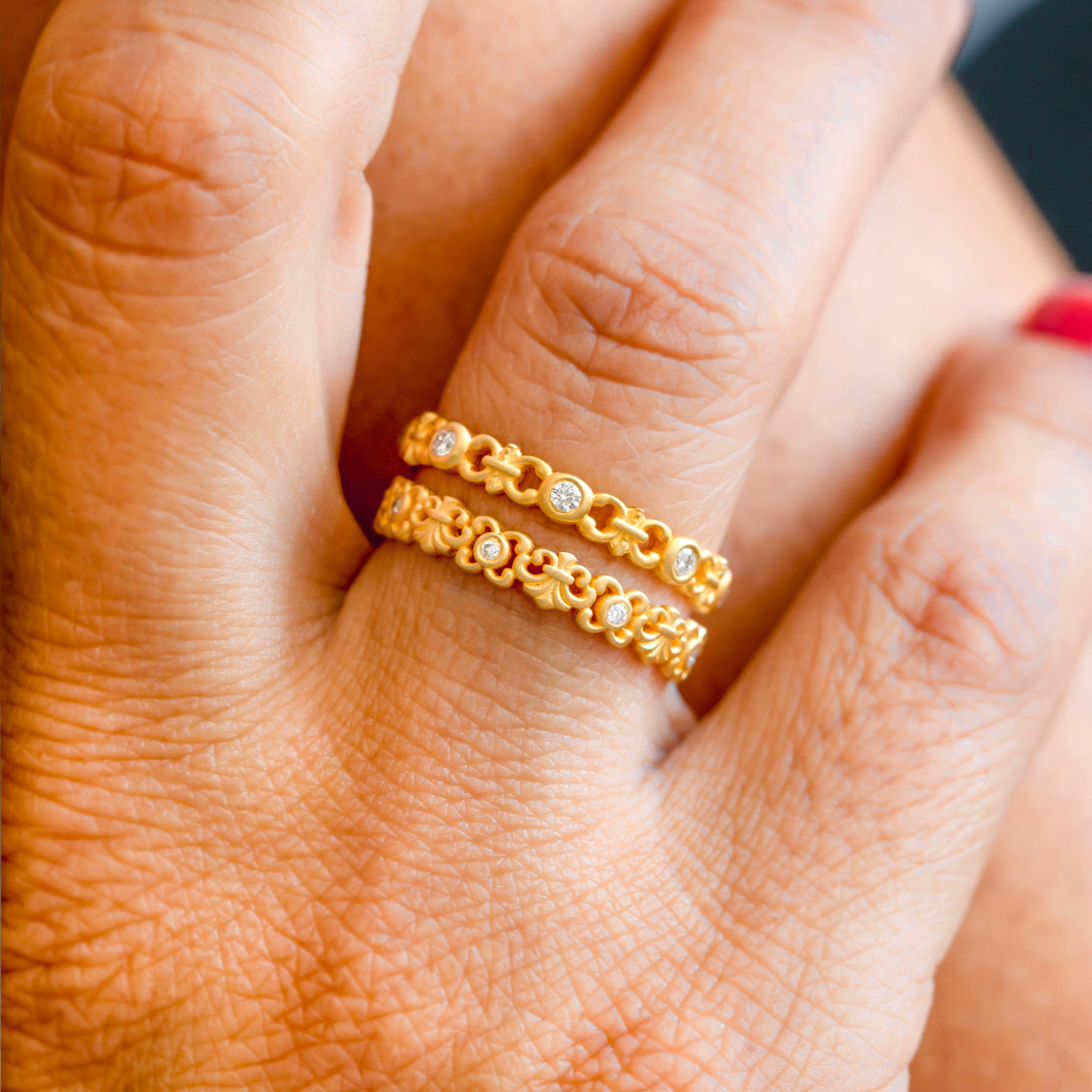 Women's or Men's Vintage Gold Diamond Engagement Ring 0.10 ct For Sale