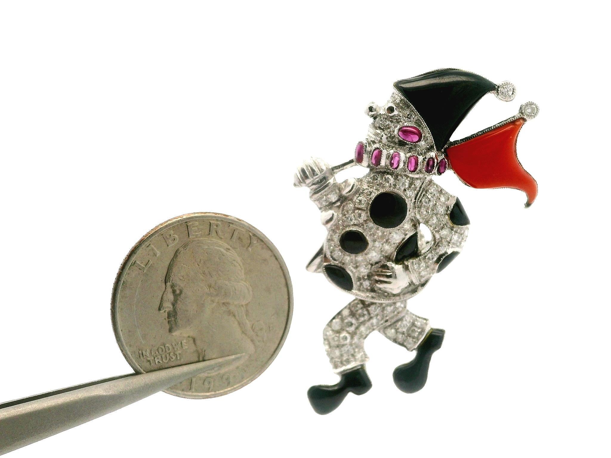 Broche en or, diamant et rubis incrusté de corail et d'onyx noir - Clown émouvant Bon état - En vente à Montclair, NJ