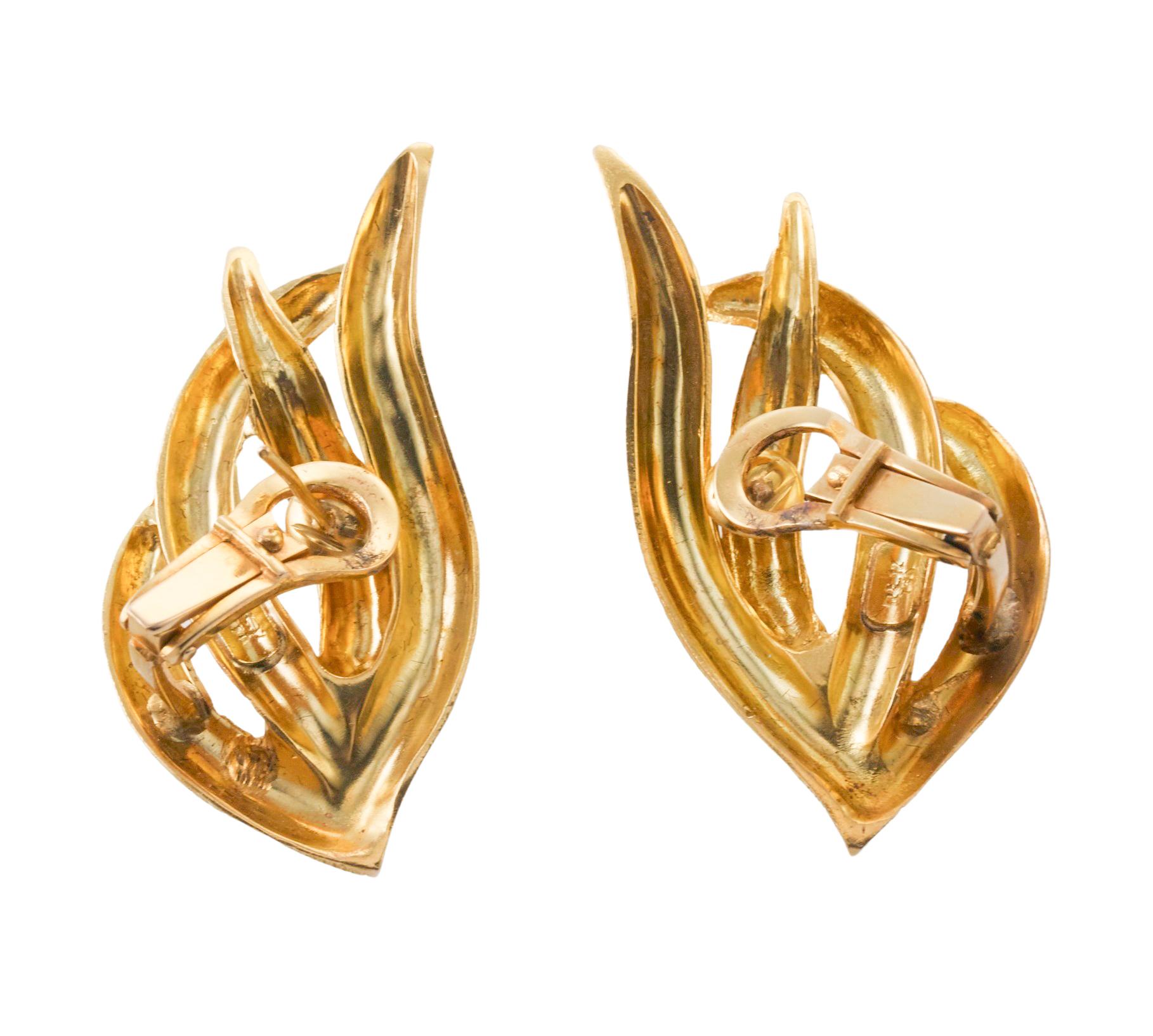 Vintage Gold Earrings In Excellent Condition For Sale In New York, NY