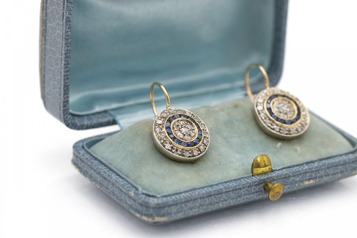 Vintage gold earrings with diamonds and sapphires. In Good Condition For Sale In Chorzów, PL