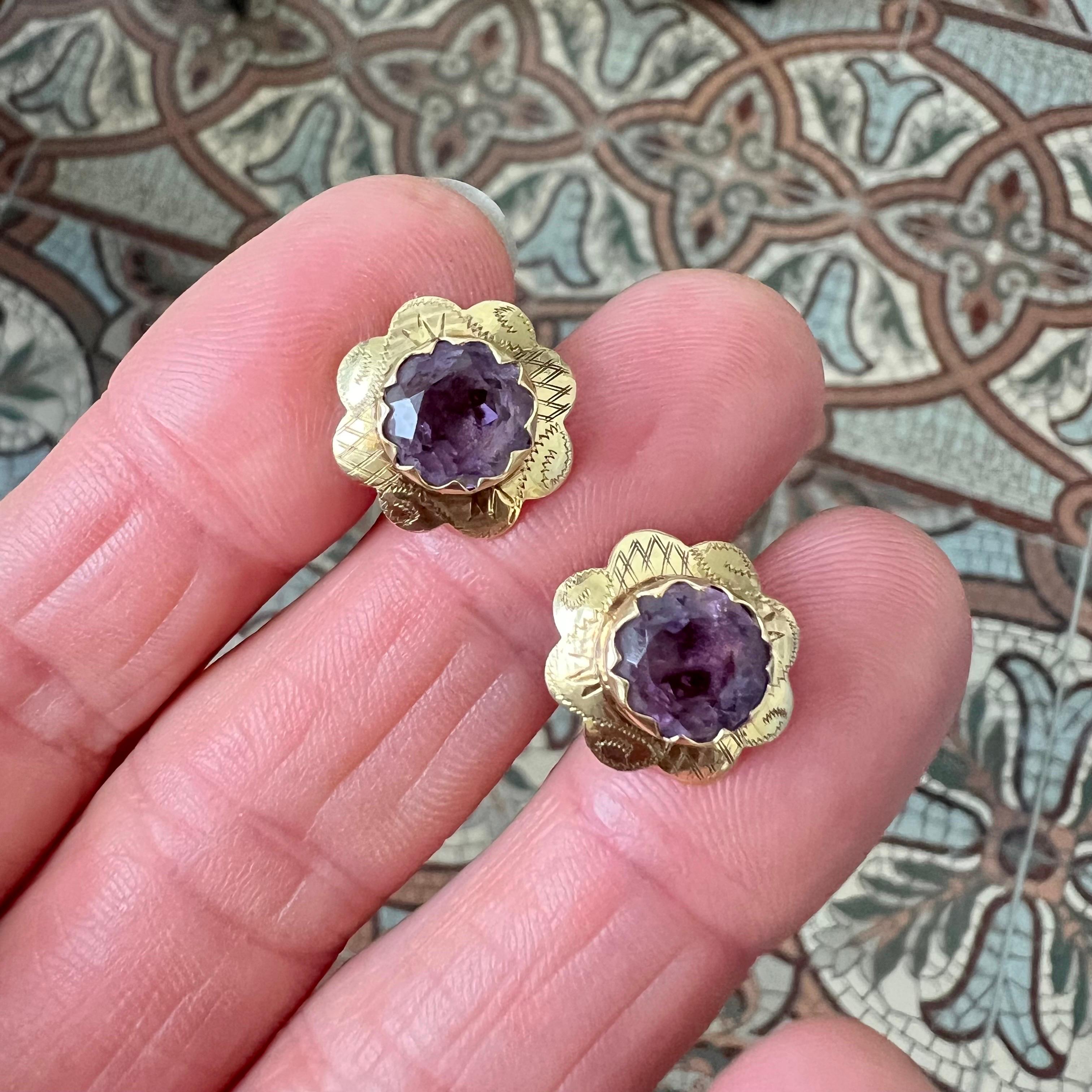 Goldohrringe aus Gold mit lila Amethyst im Vintage-Stil, ca. 1930er Jahre (Retro) im Angebot