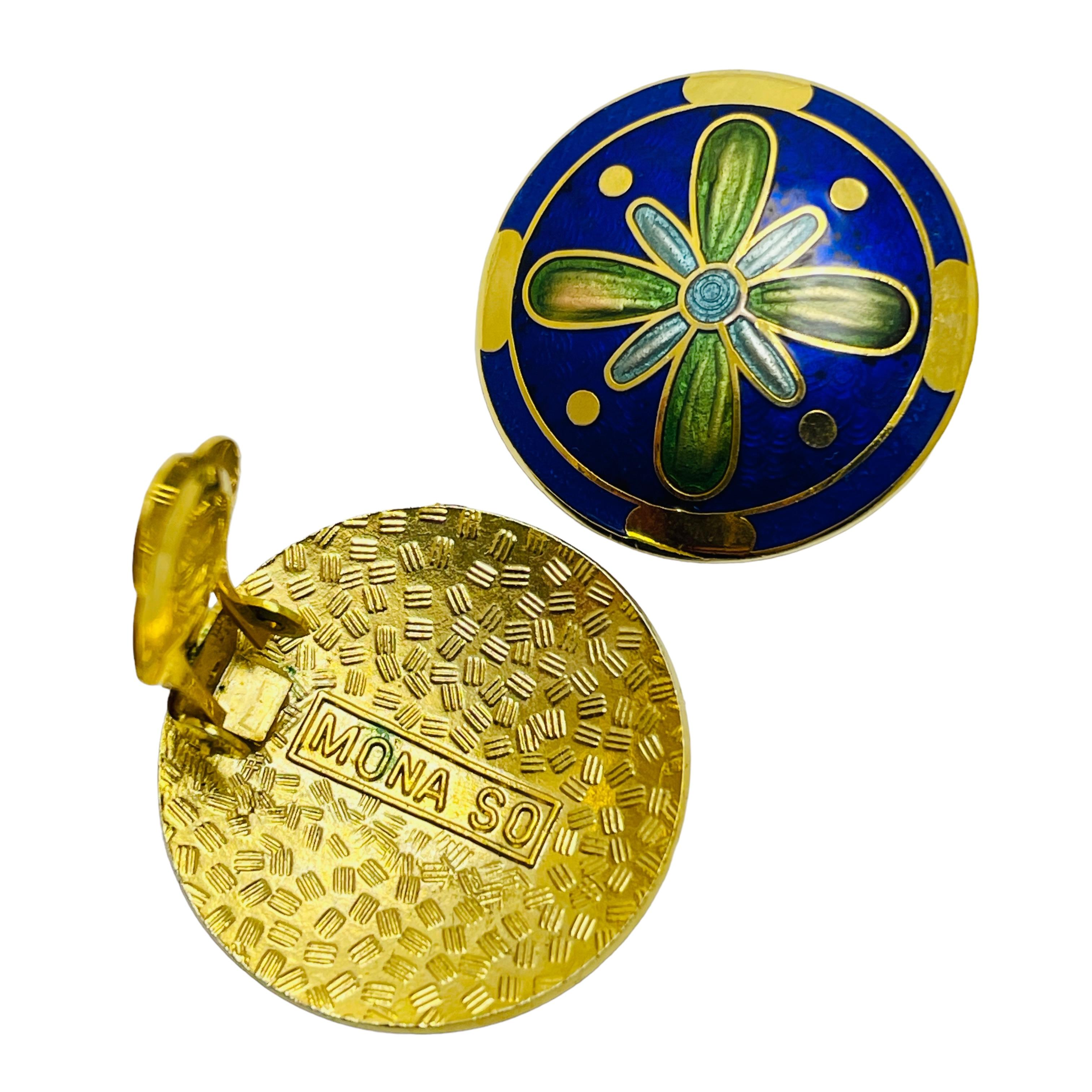 Vintage gold enamel cloisonné flower designer clip on earrings In Good Condition For Sale In Palos Hills, IL