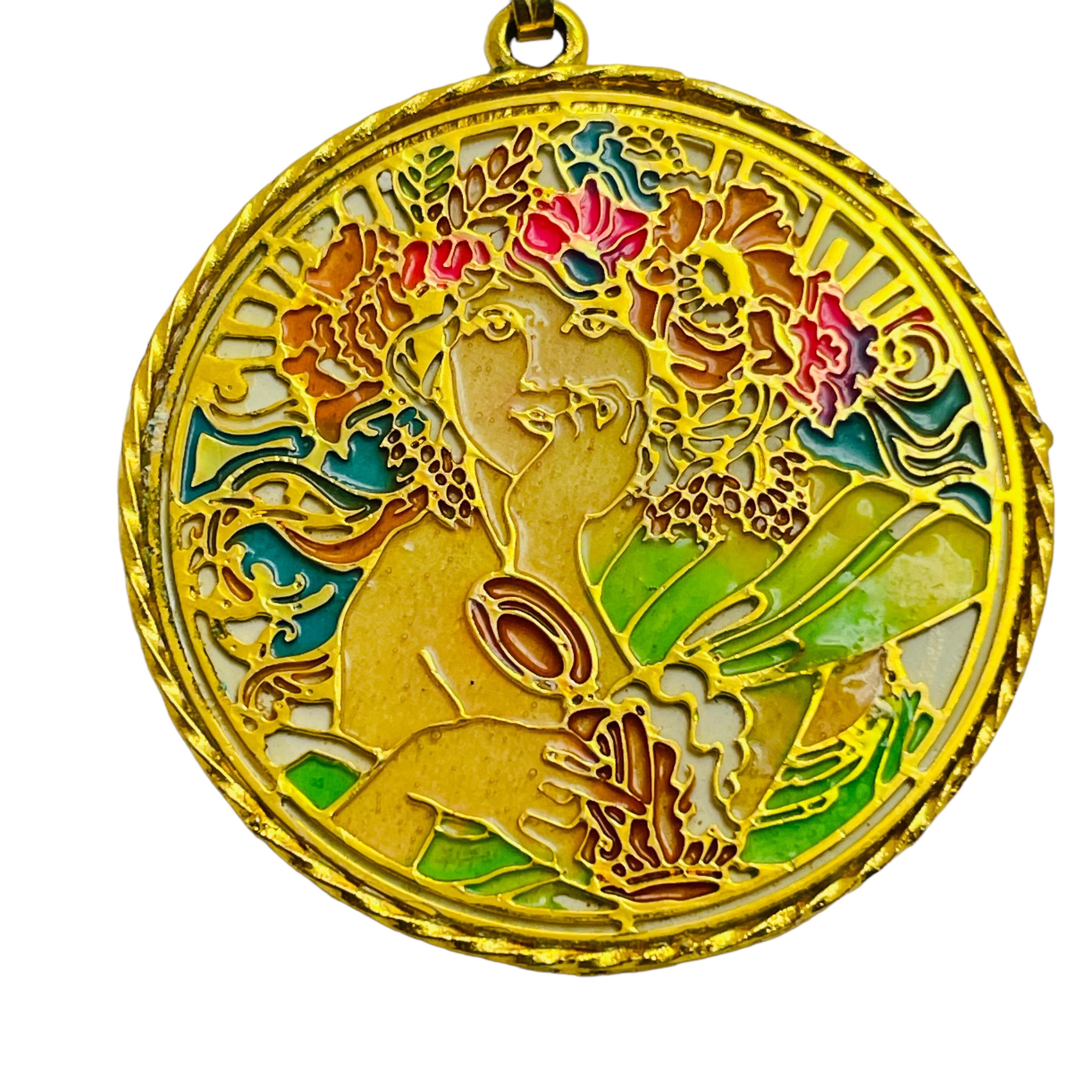 Collier de chaîne à pendentifs vintage en émail doré Bon état - En vente à Palos Hills, IL