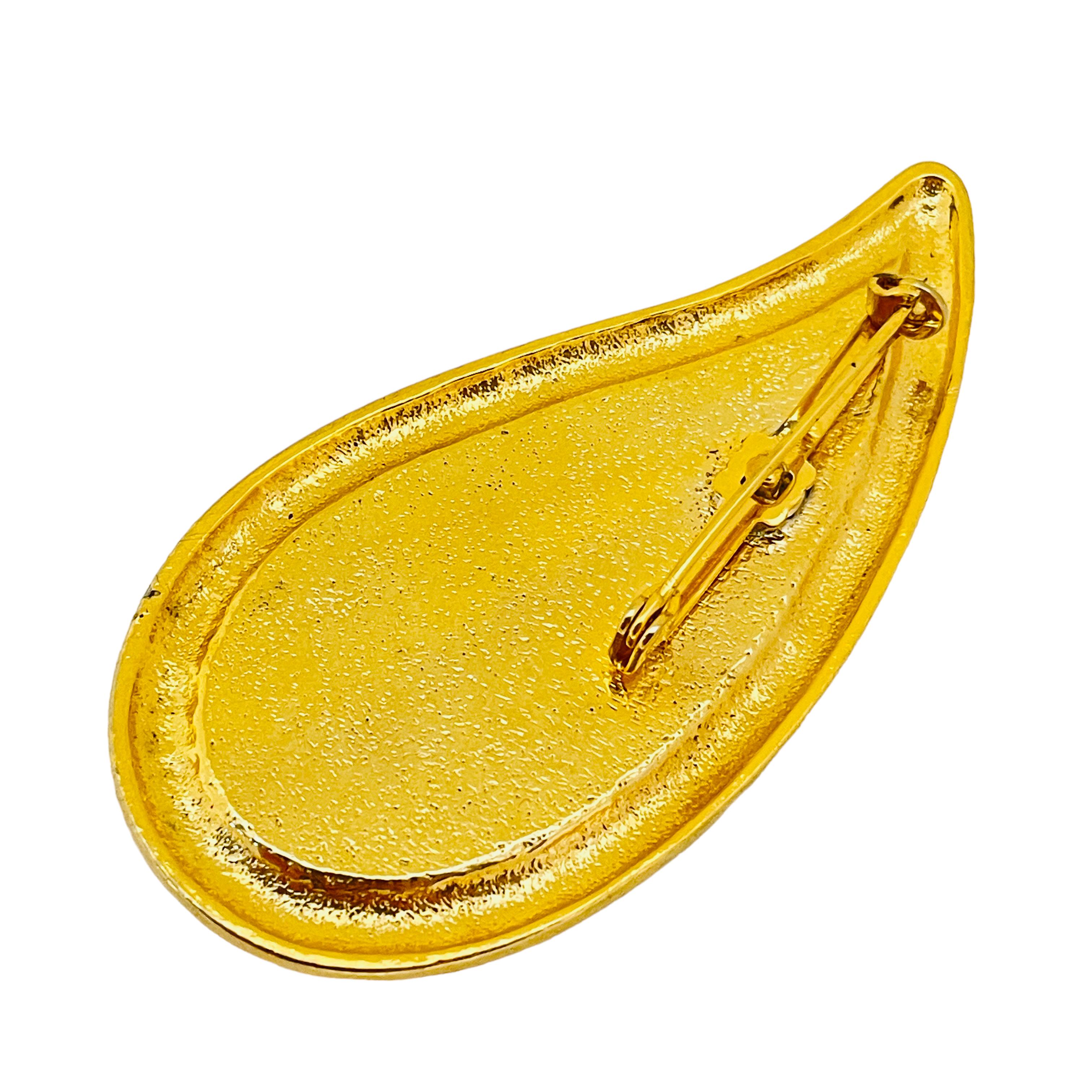 Vintage gold enamel designer runway brooch  In Excellent Condition For Sale In Palos Hills, IL