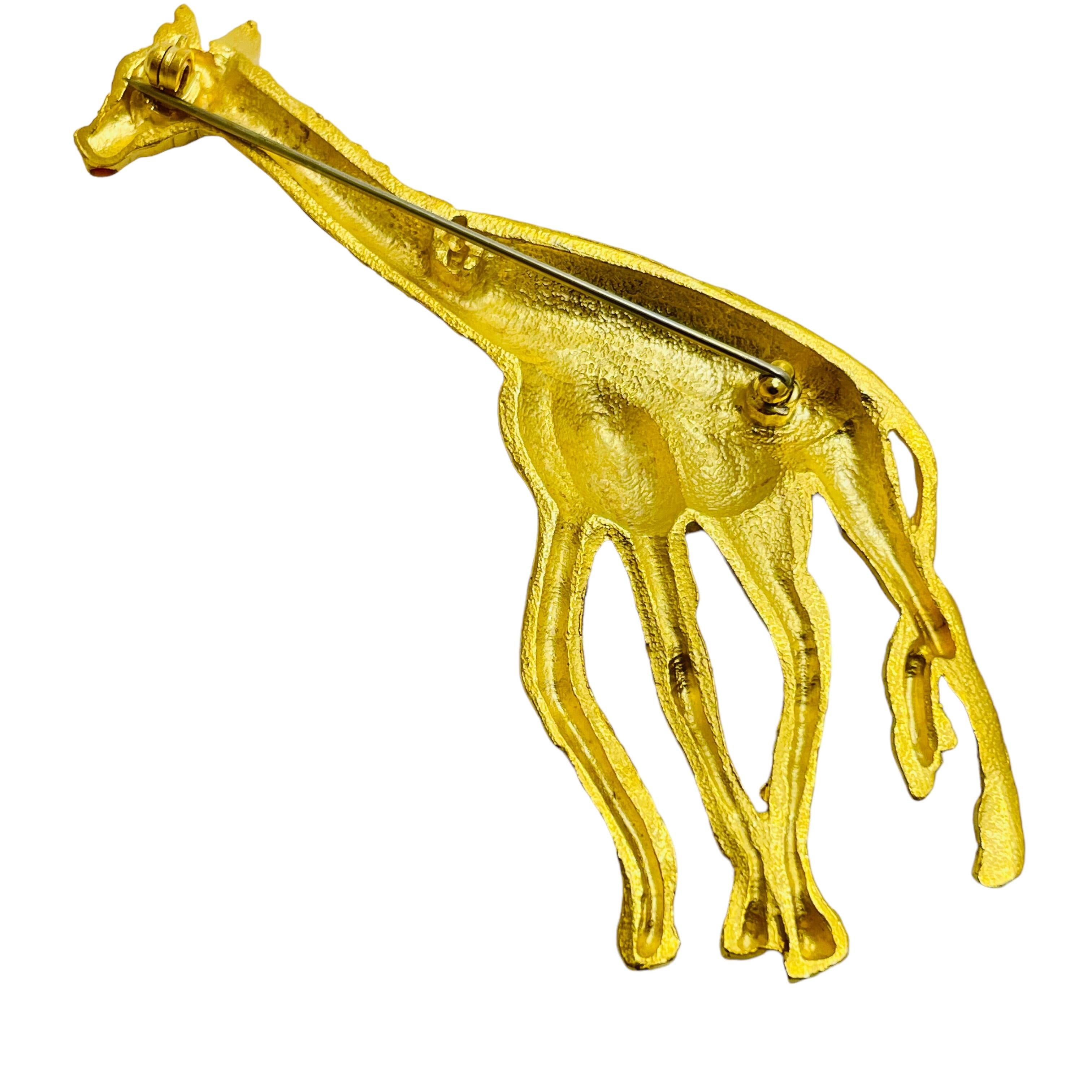 Vintage gold enamel figural animal giraffe designer brooch In Good Condition For Sale In Palos Hills, IL