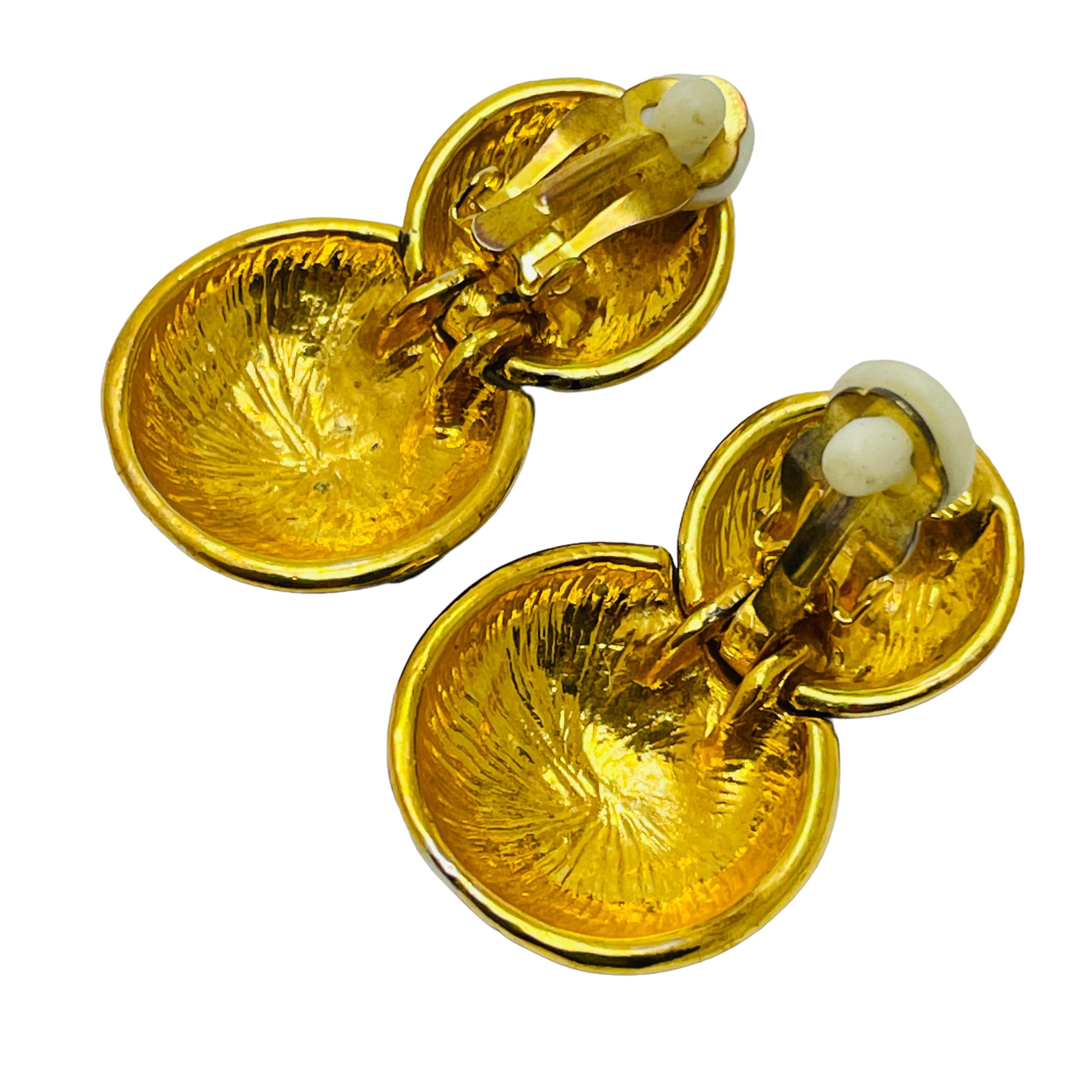 Vintage gold enamel modernist designer runway clip on earrings In Good Condition For Sale In Palos Hills, IL