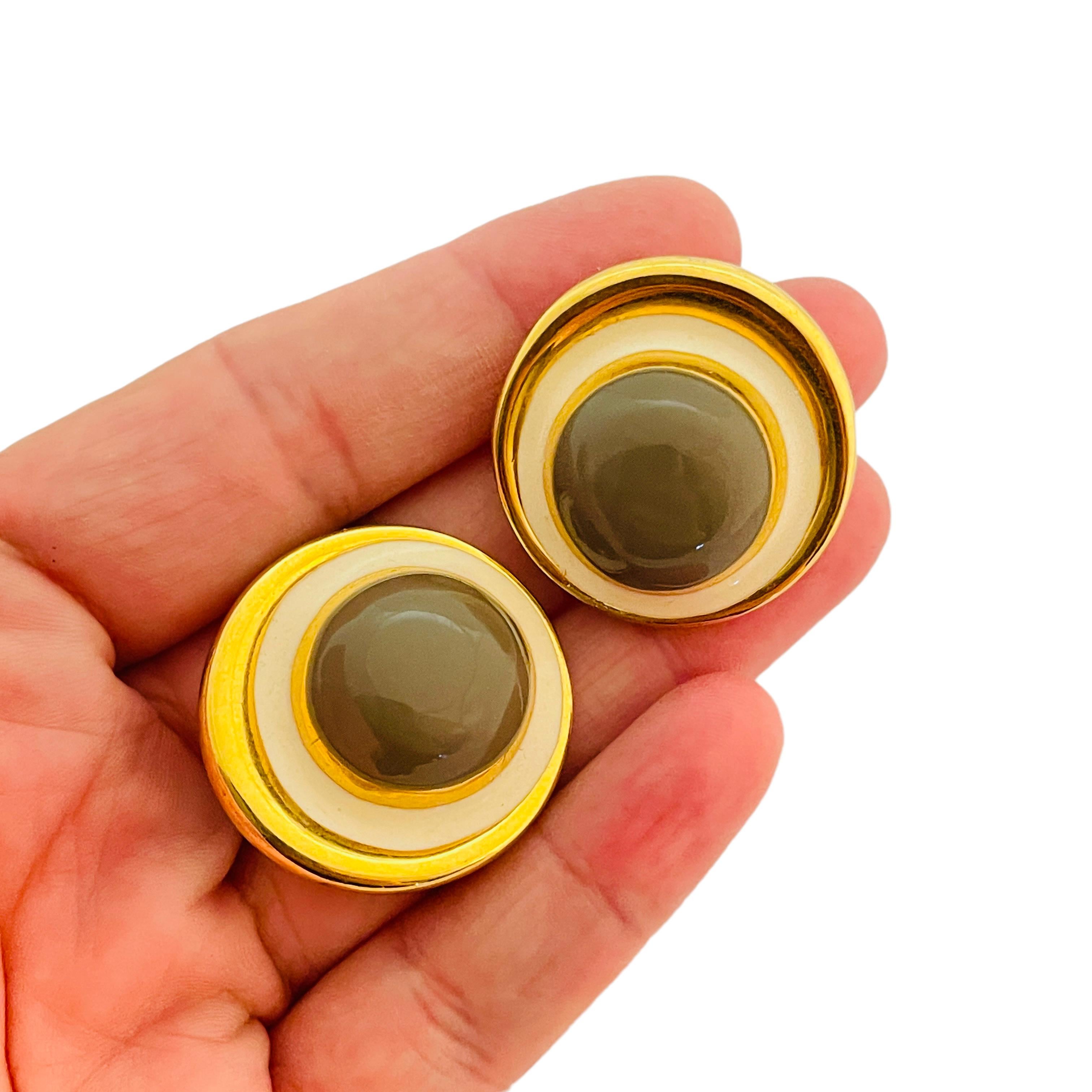 Modernistische Designer-Laufsteg-Ohrclips aus Gold-Emaille für Damen oder Herren im Angebot