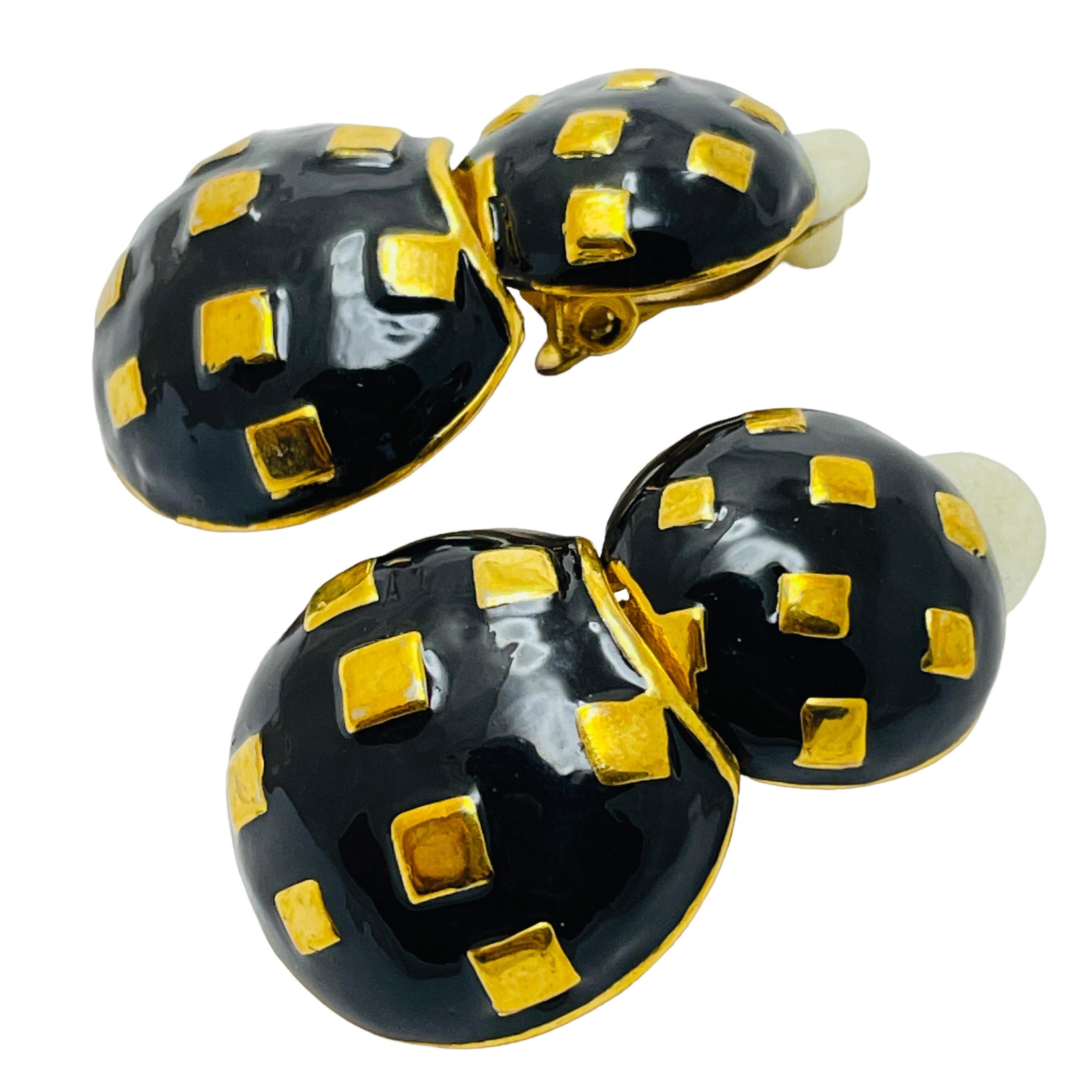 Women's Vintage gold enamel modernist designer runway clip on earrings For Sale