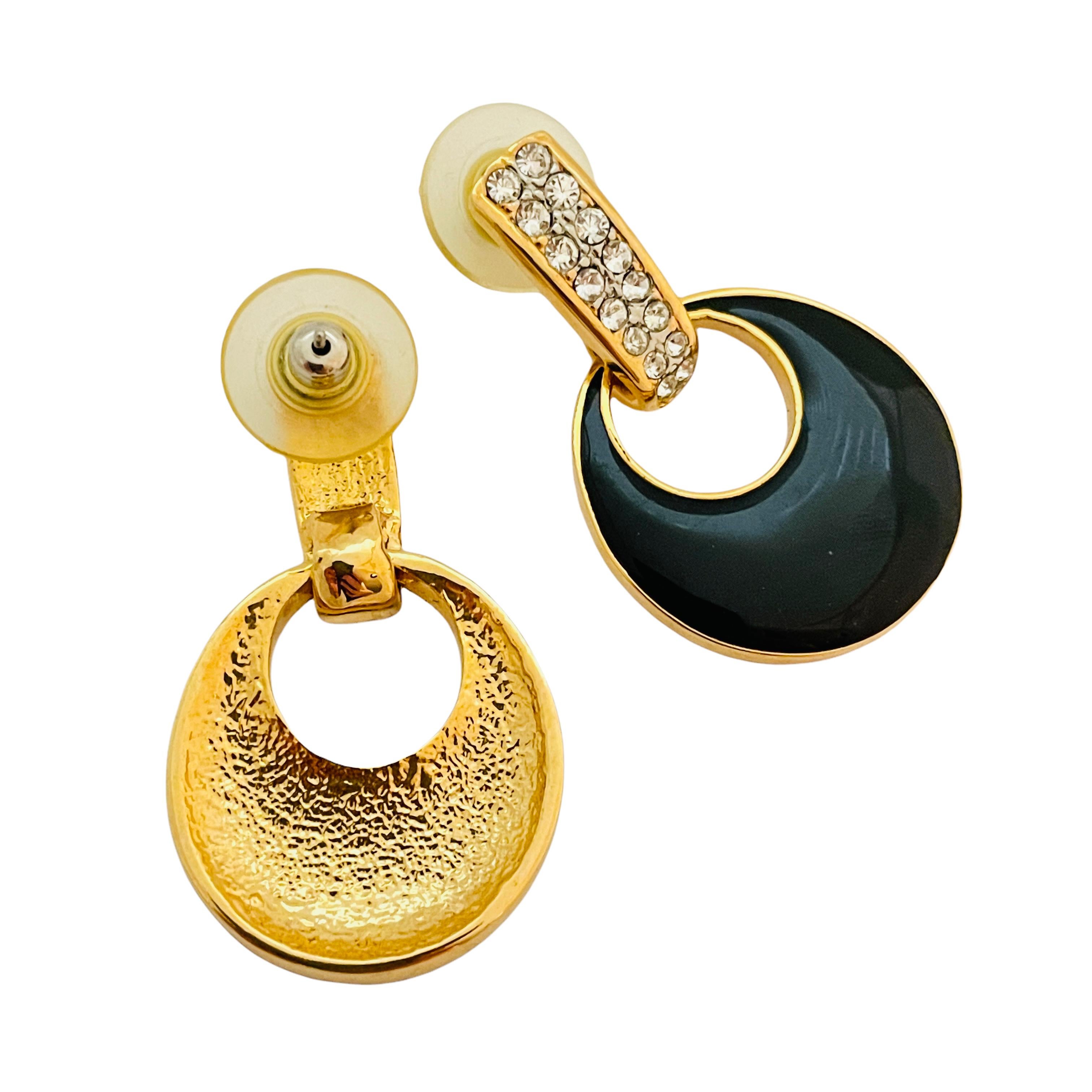 Vintage gold enamel rhinestone dangle designer runway earrings In Good Condition For Sale In Palos Hills, IL
