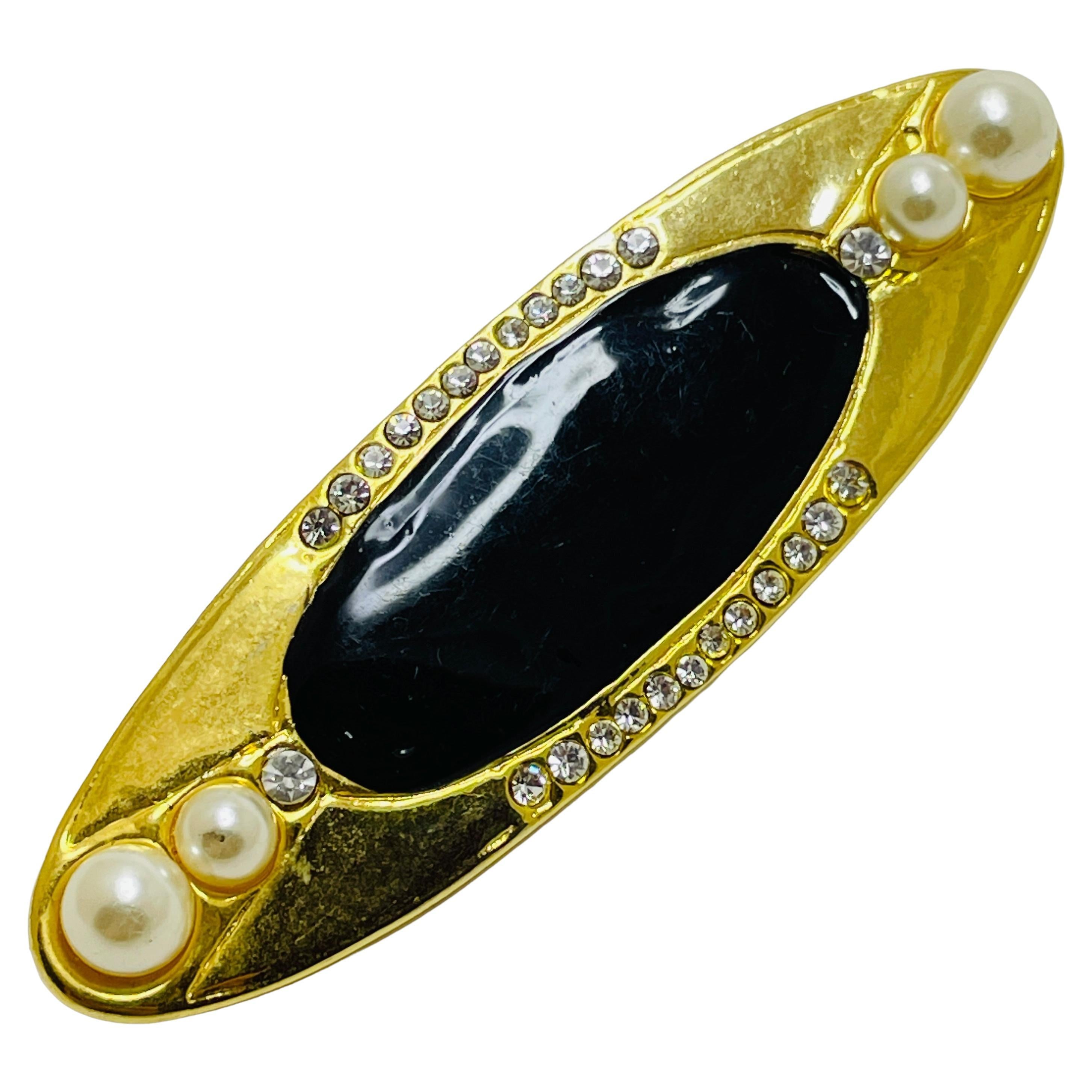 Broche vintage en émail doré et strass de designer