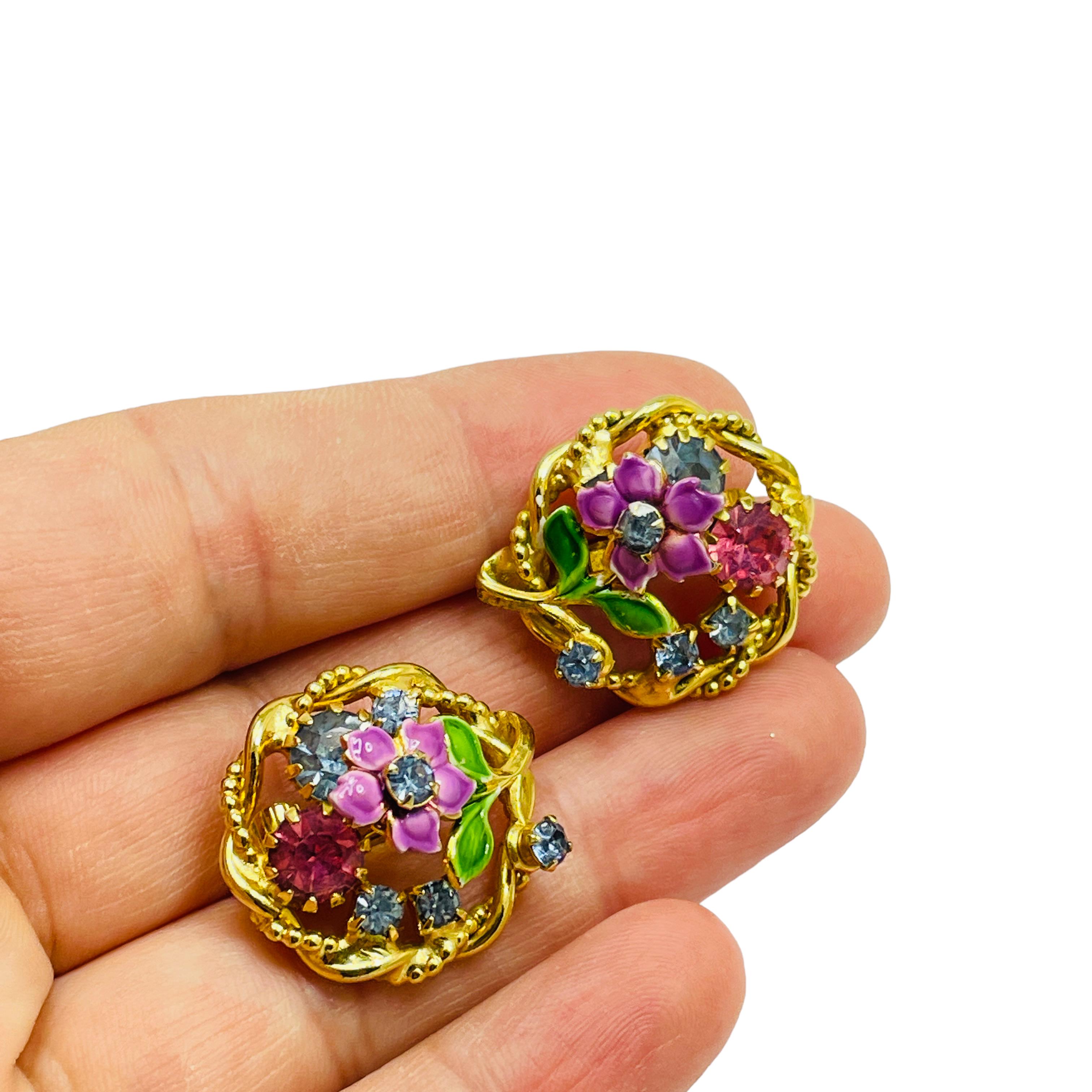 DETAILS

• unsigned

• gold tone with enamel and rhinestones

• vintage designer clip on earrings

MEASUREMENTS

• 0.88