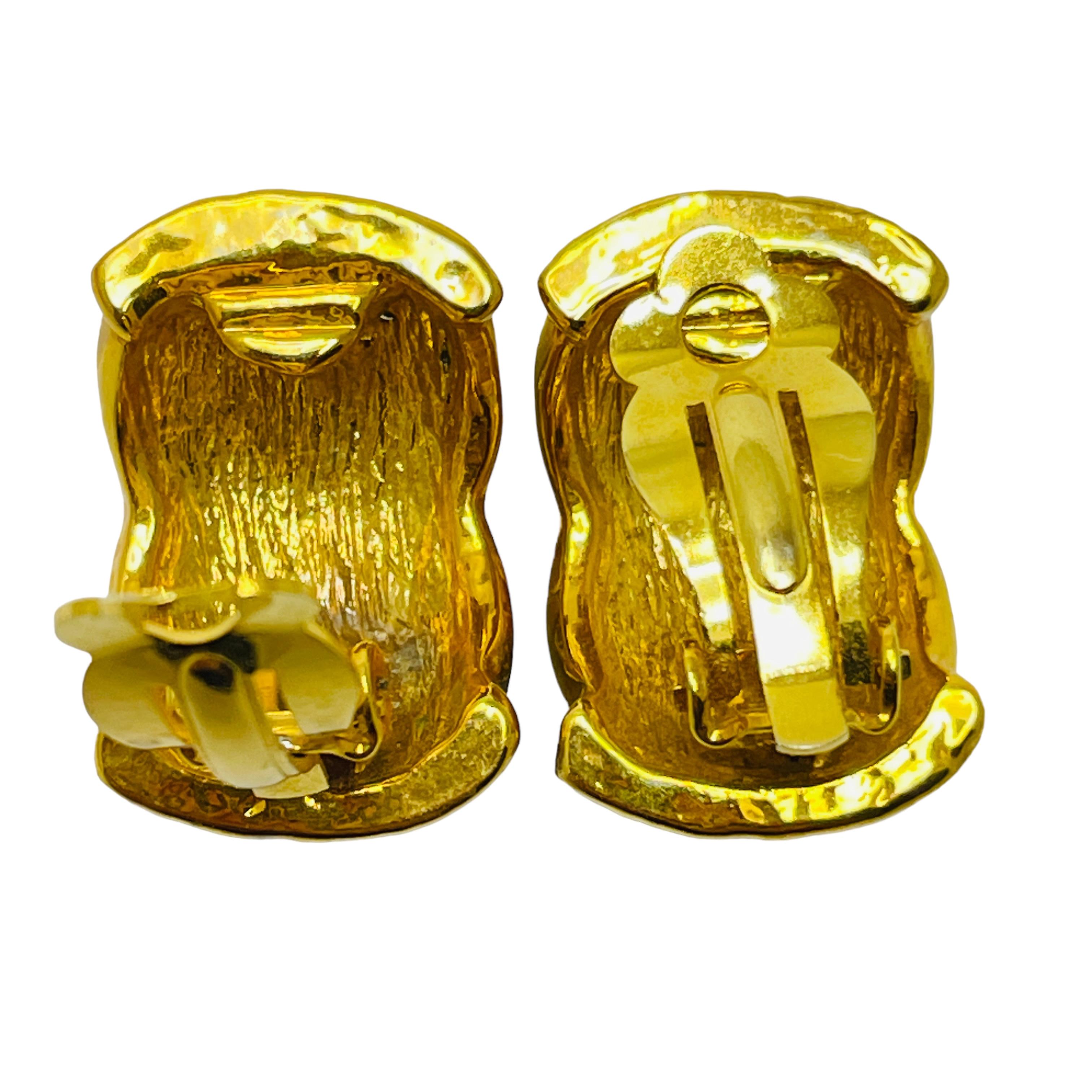 Vintage gold enamel rhinestone designer clip on earrings In Good Condition For Sale In Palos Hills, IL