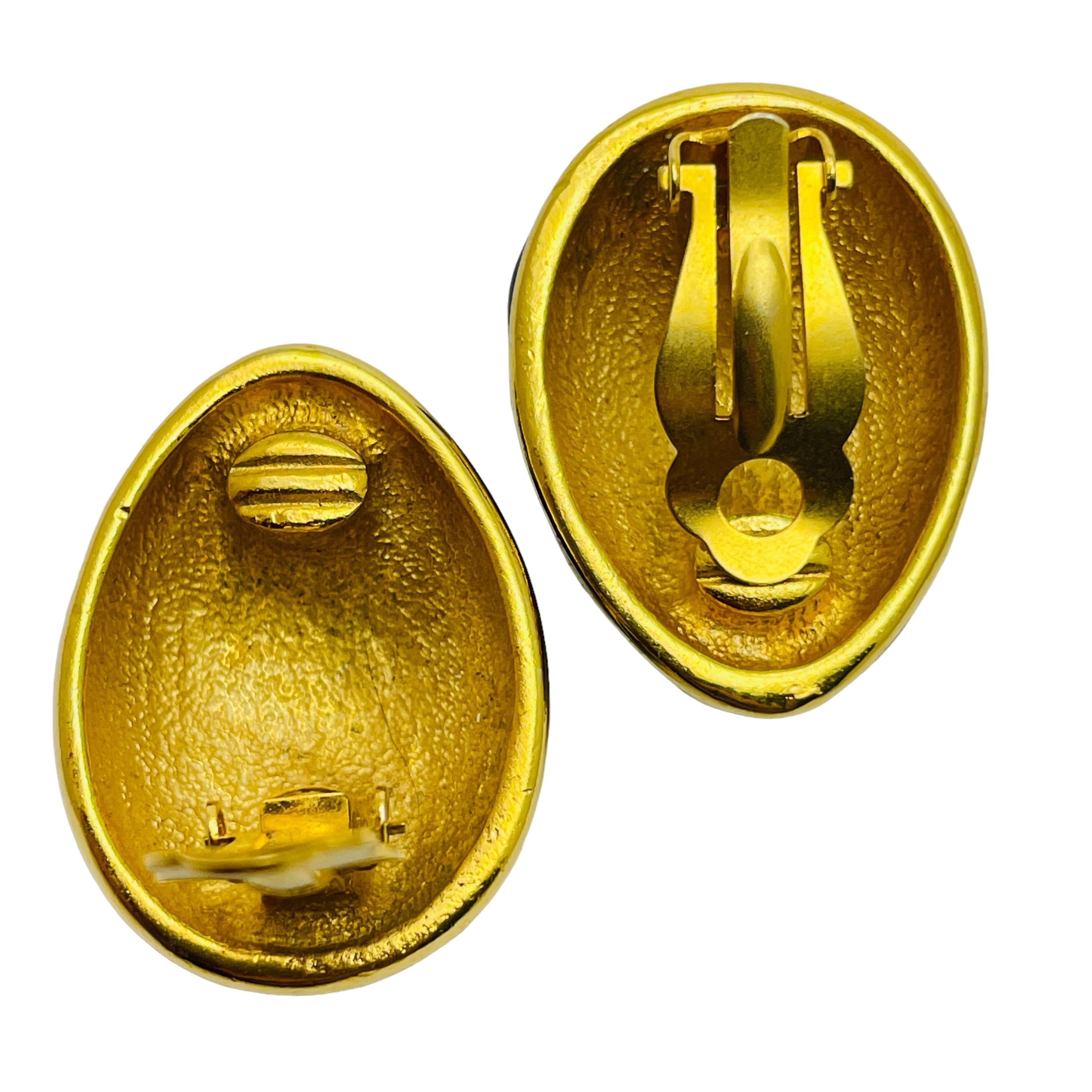 Vintage gold enamel rhinestone designer runway clip on earrings In Good Condition For Sale In Palos Hills, IL