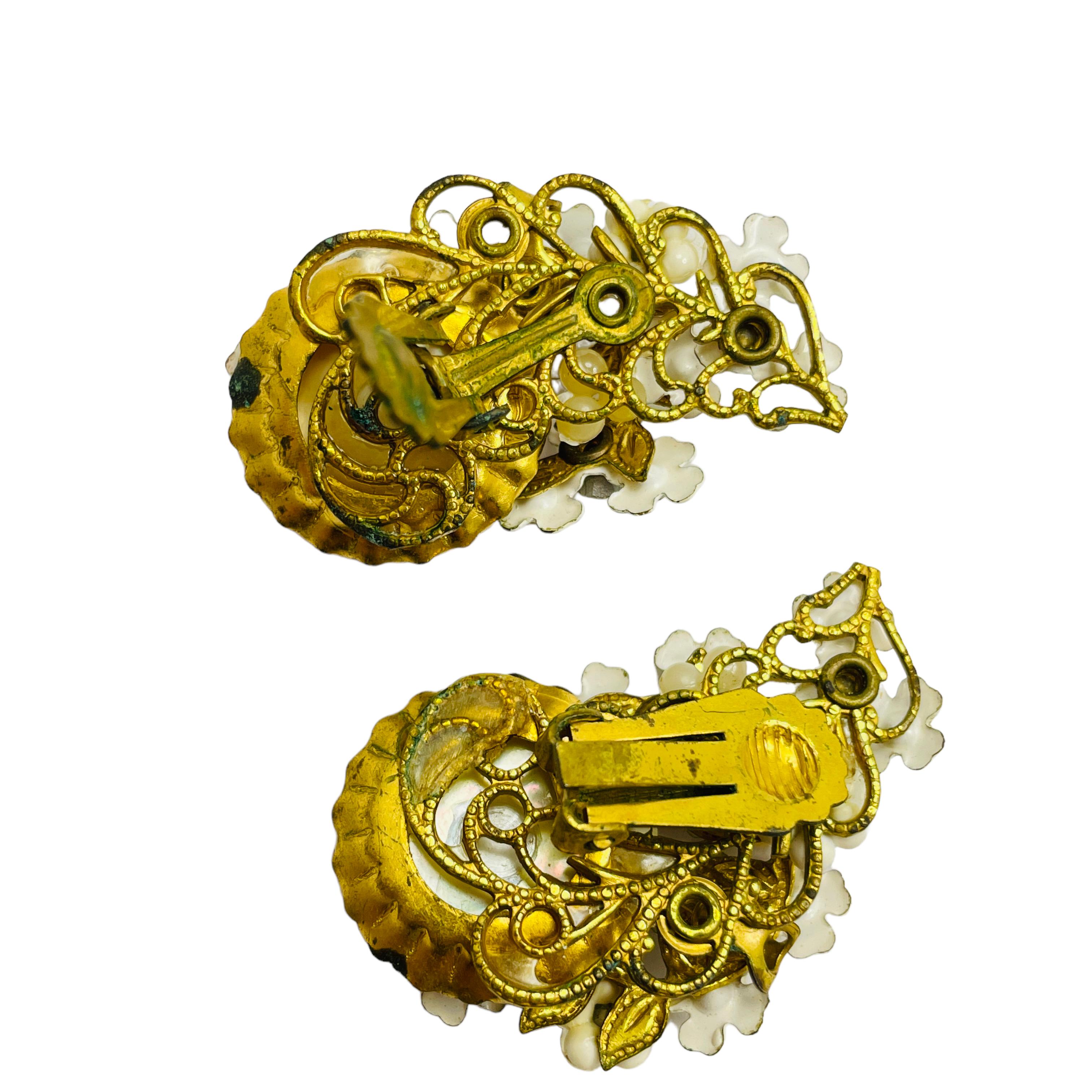 Boucles d'oreilles clip vintage en émail doré avec fleurs en strass Bon état - En vente à Palos Hills, IL