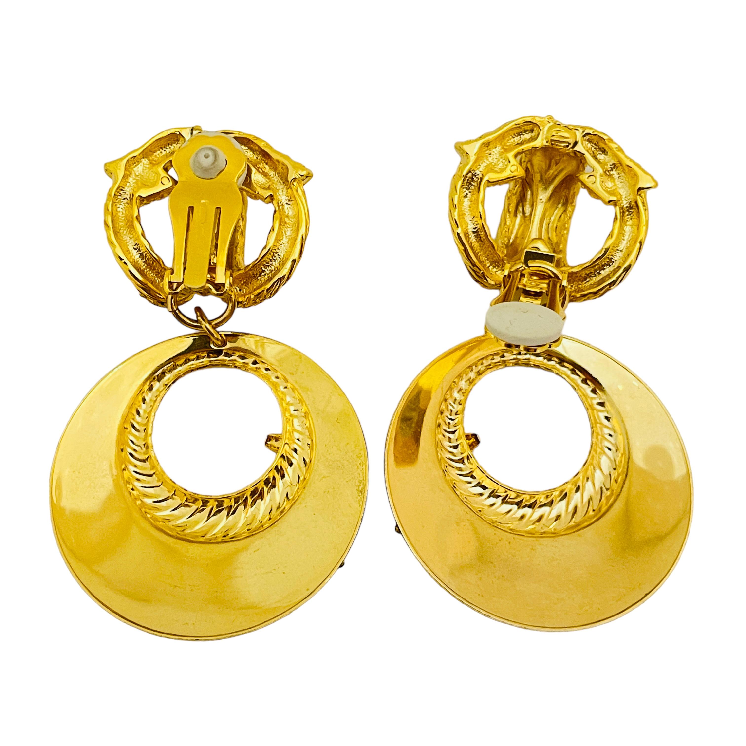 Vintage gold enamel rhinestone nautical anchor designer runway clip on earrings In Good Condition For Sale In Palos Hills, IL