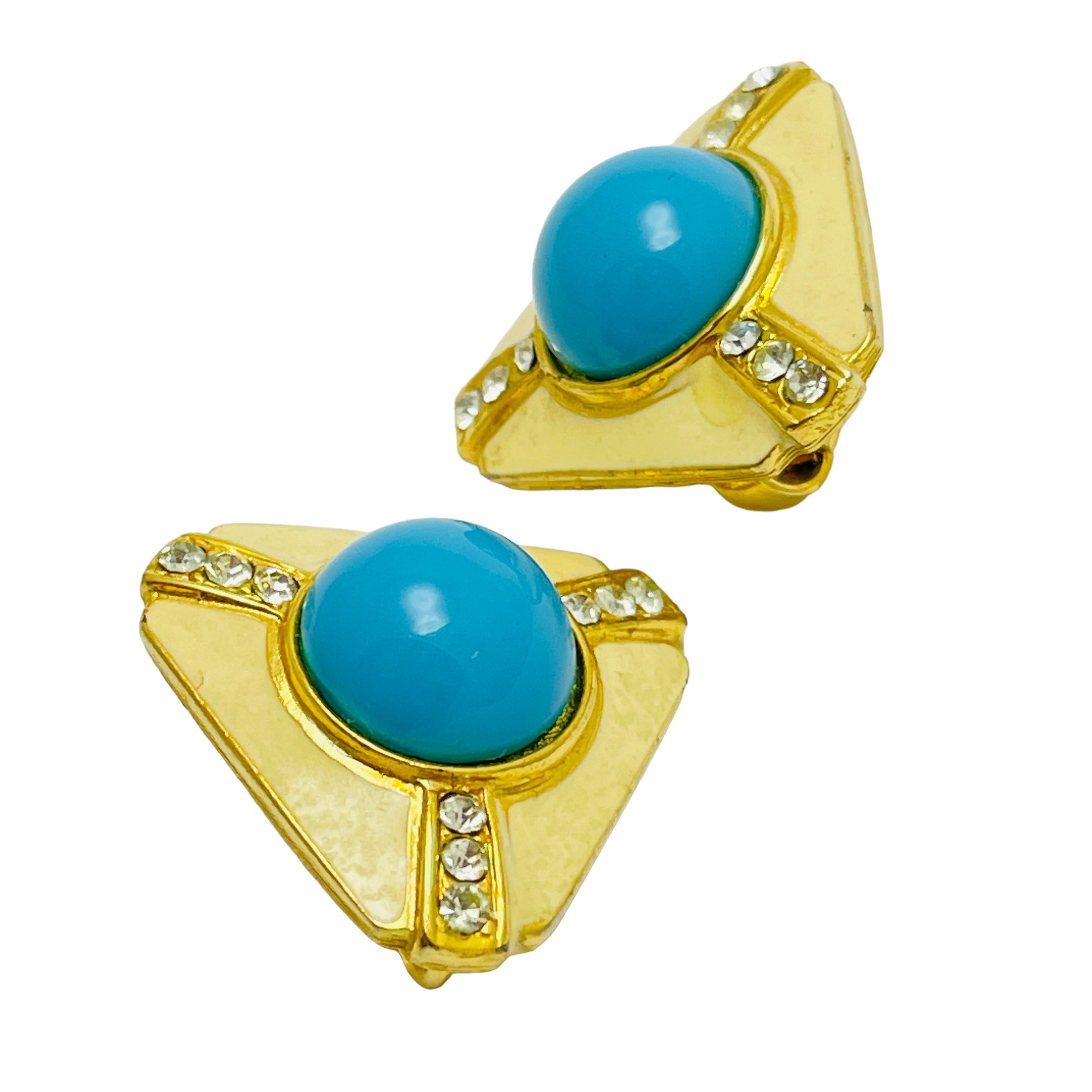 DETAILS

• unsigned  

• gold tone with rhinestones, enamel and faux turquoise 

• vintage designer earrings

MEASUREMENTS  

• 

CONDITION

•  very good vintage condition with minimal signs of wear 

 Sku 46

❤️❤️  VINTAGE DESIGNER JEWELRY